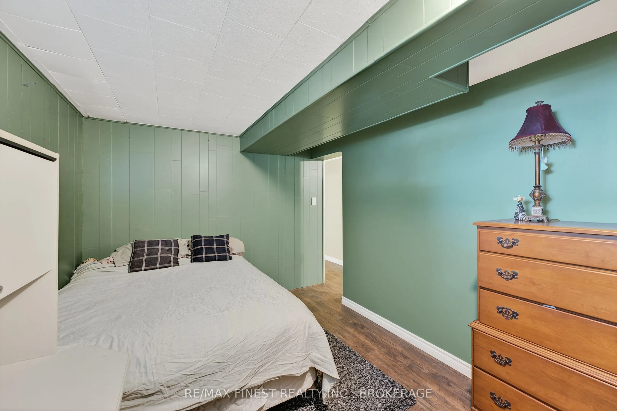 23 Diamond Crescent