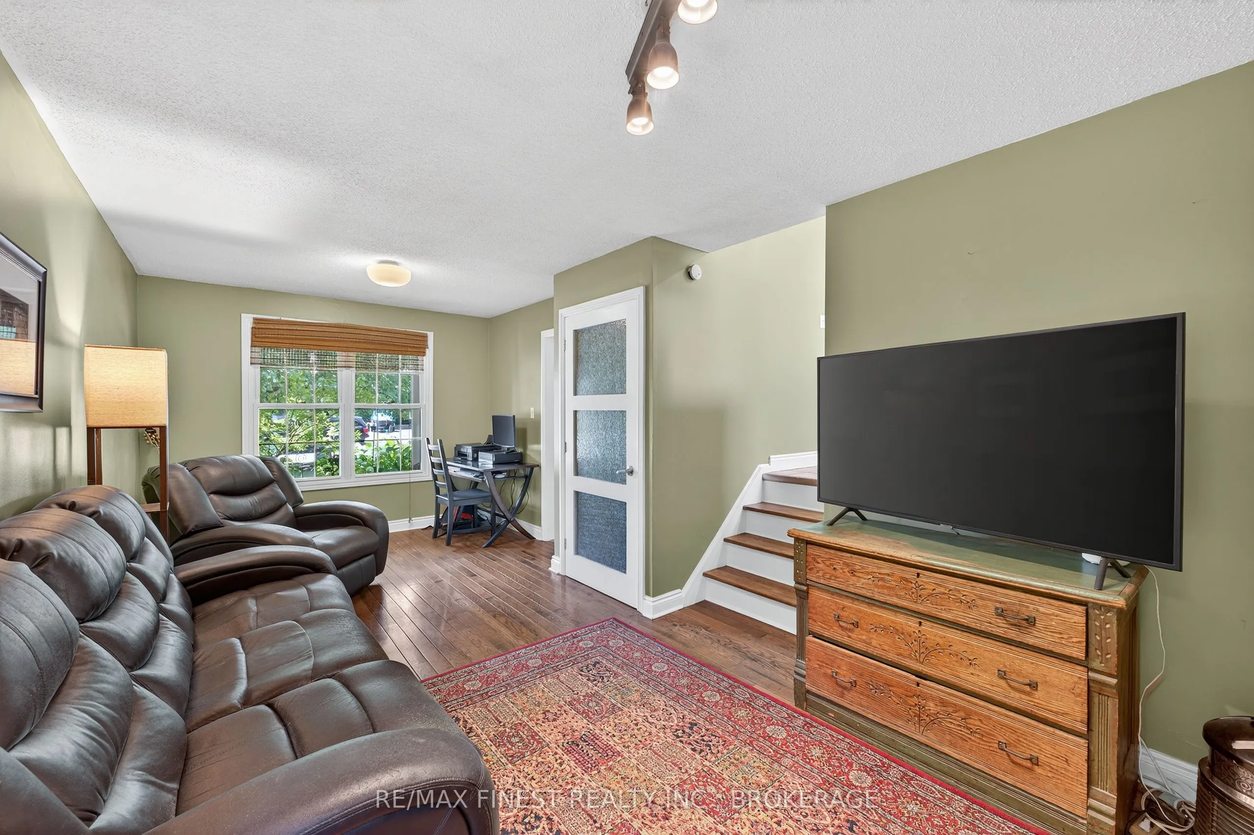23 Diamond Crescent
