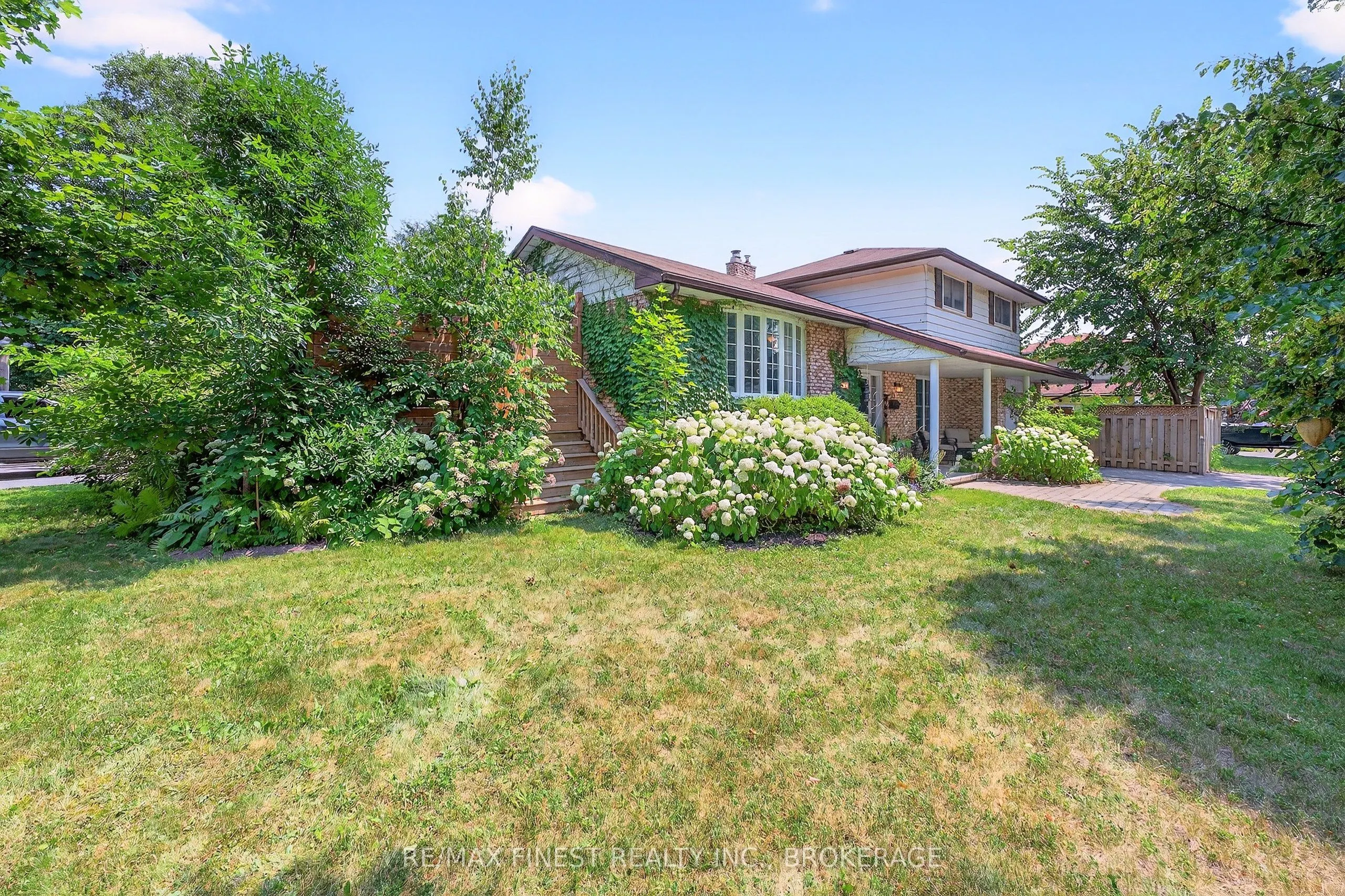 23 Diamond Crescent