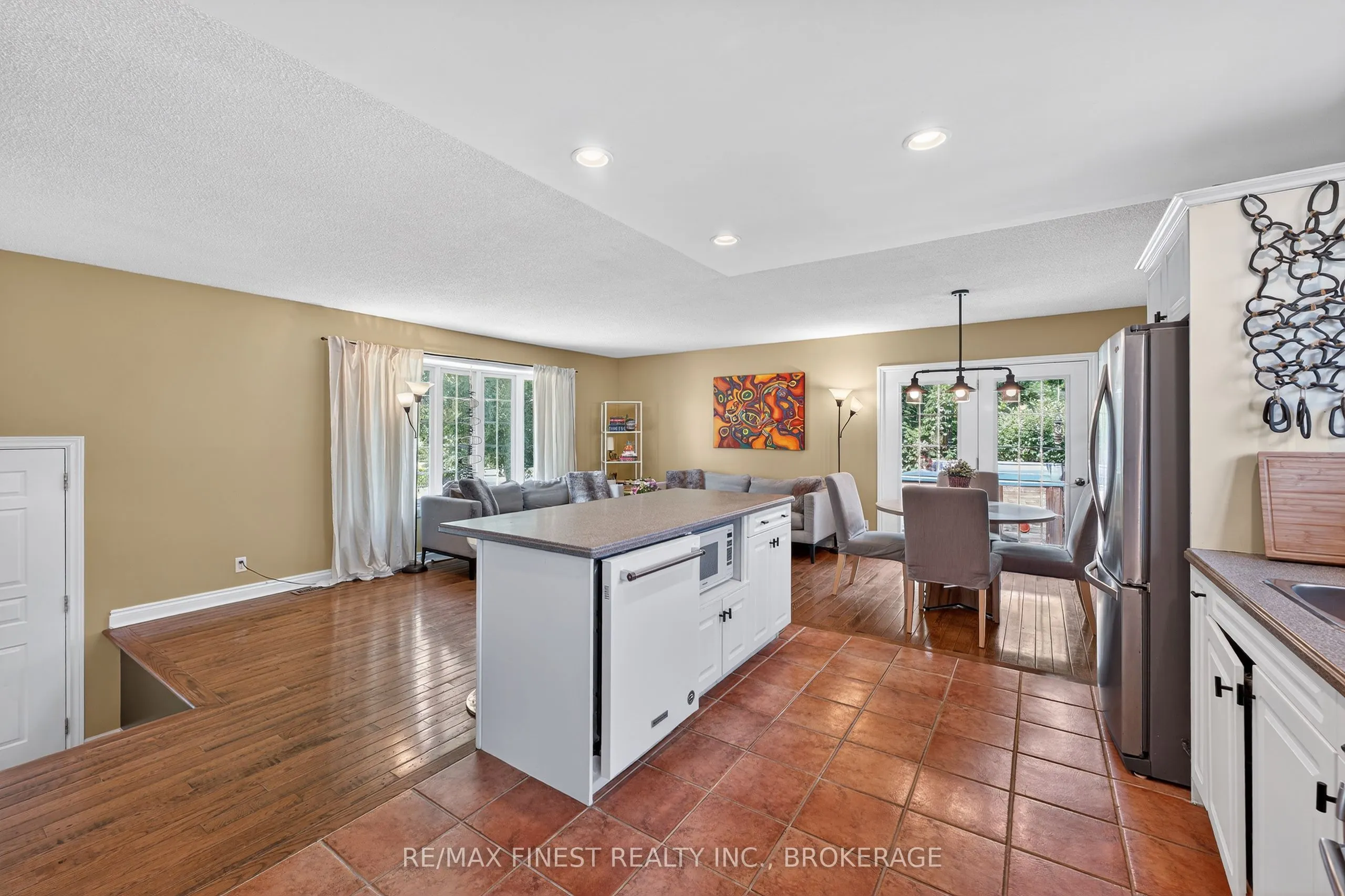 23 Diamond Crescent