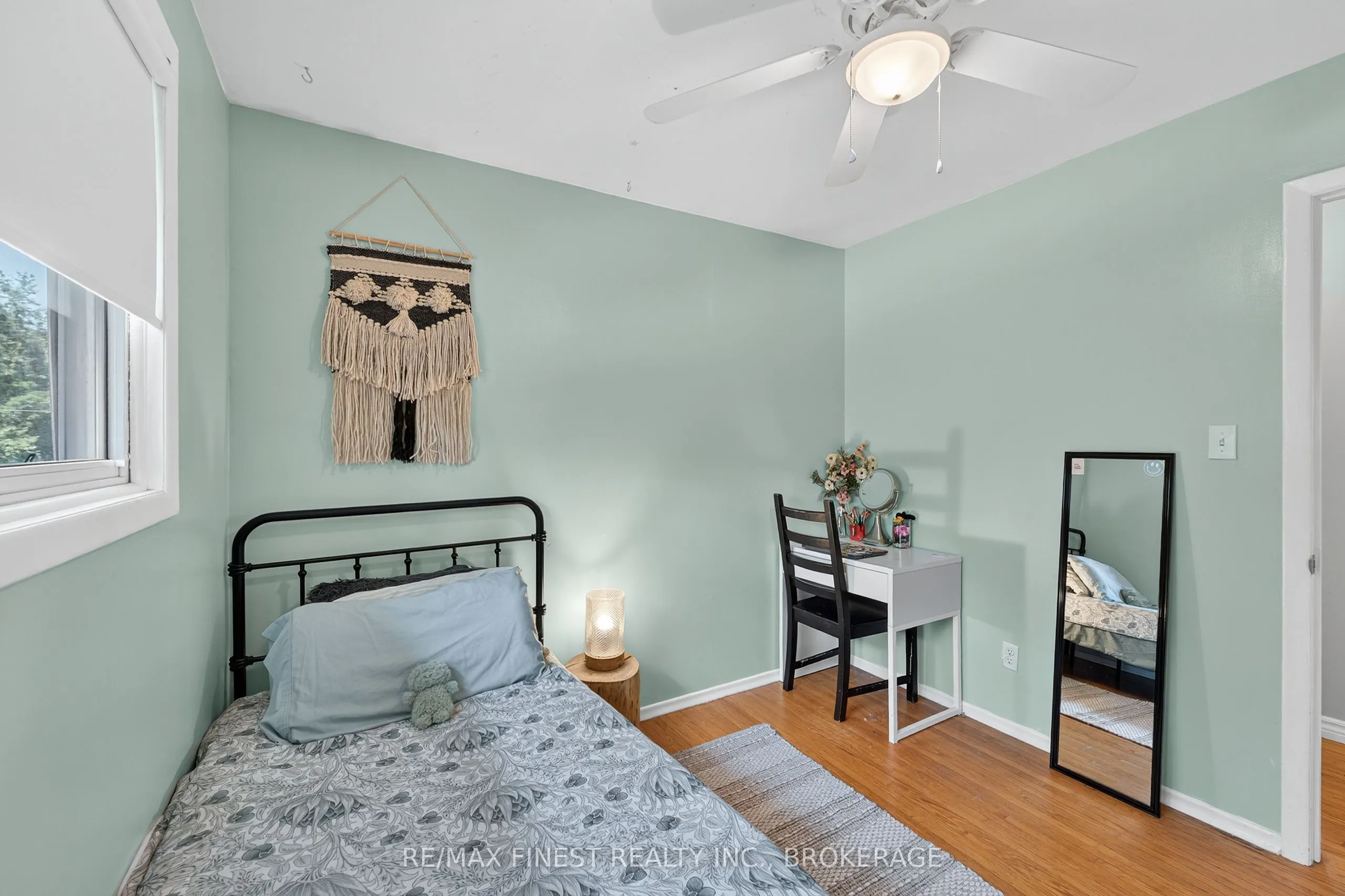 23 Diamond Crescent