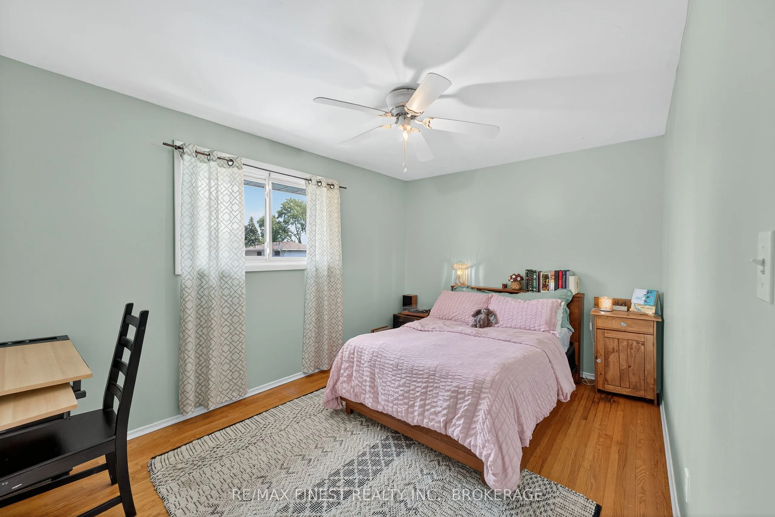 23 Diamond Crescent