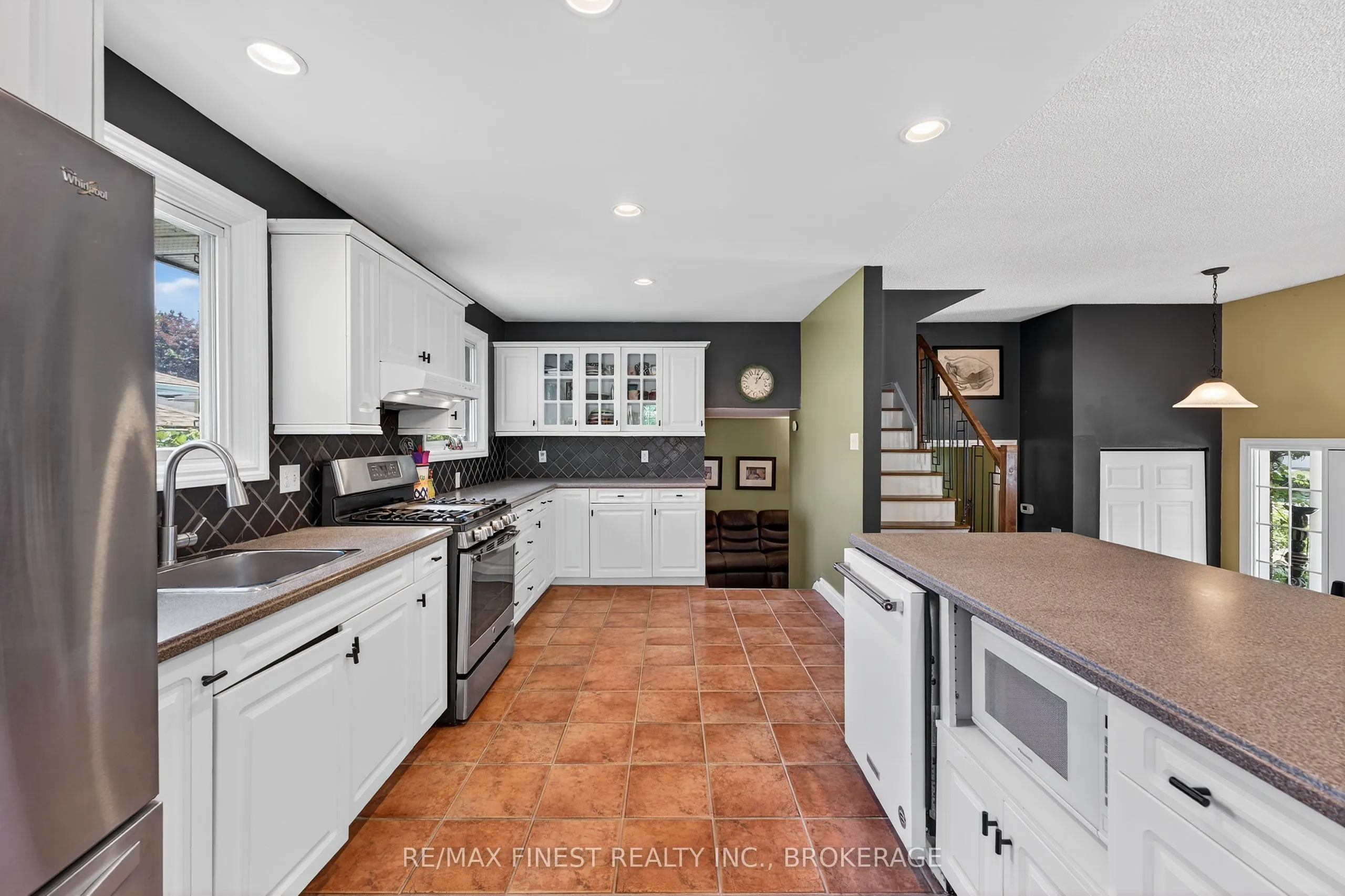 23 Diamond Crescent
