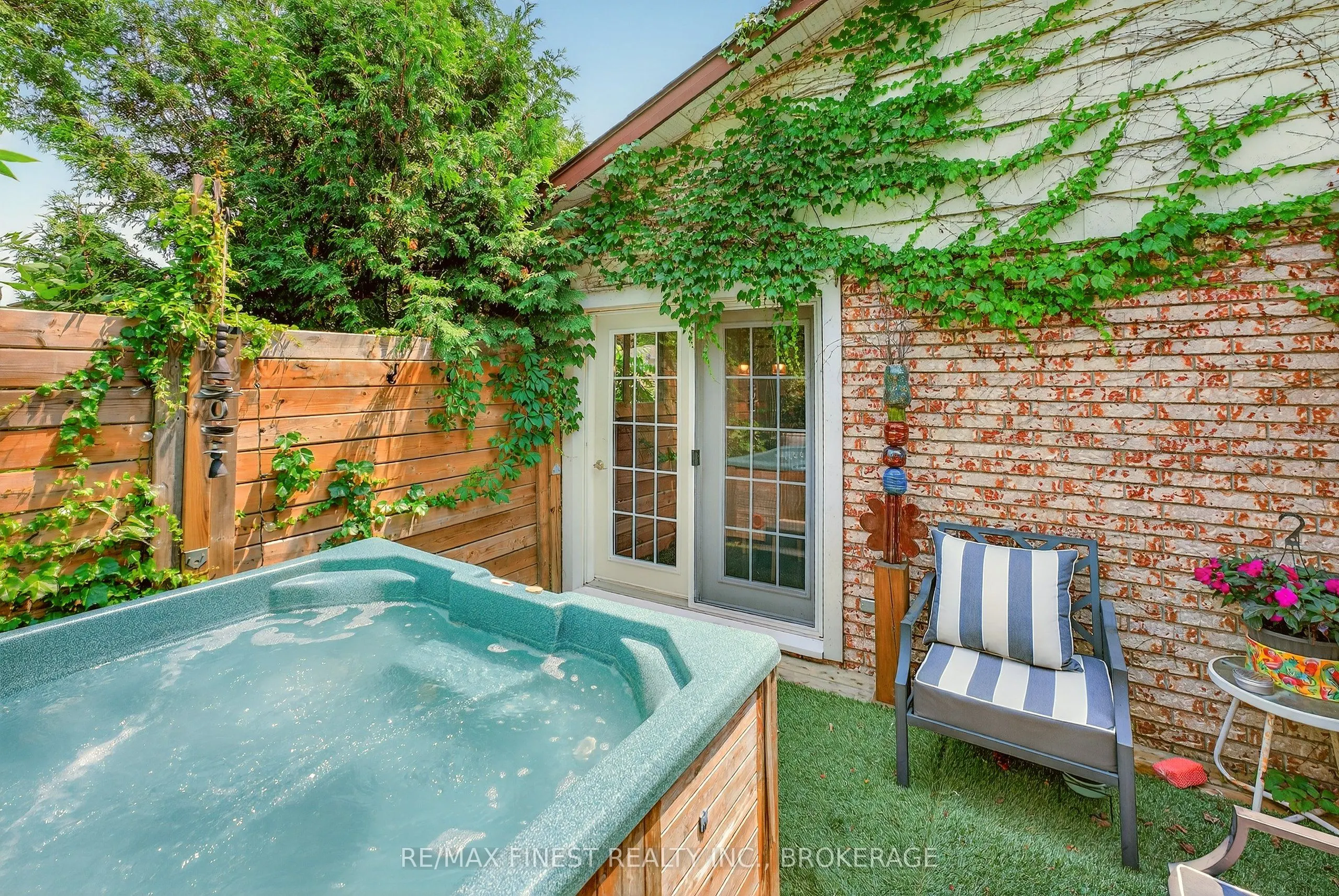 23 Diamond Crescent
