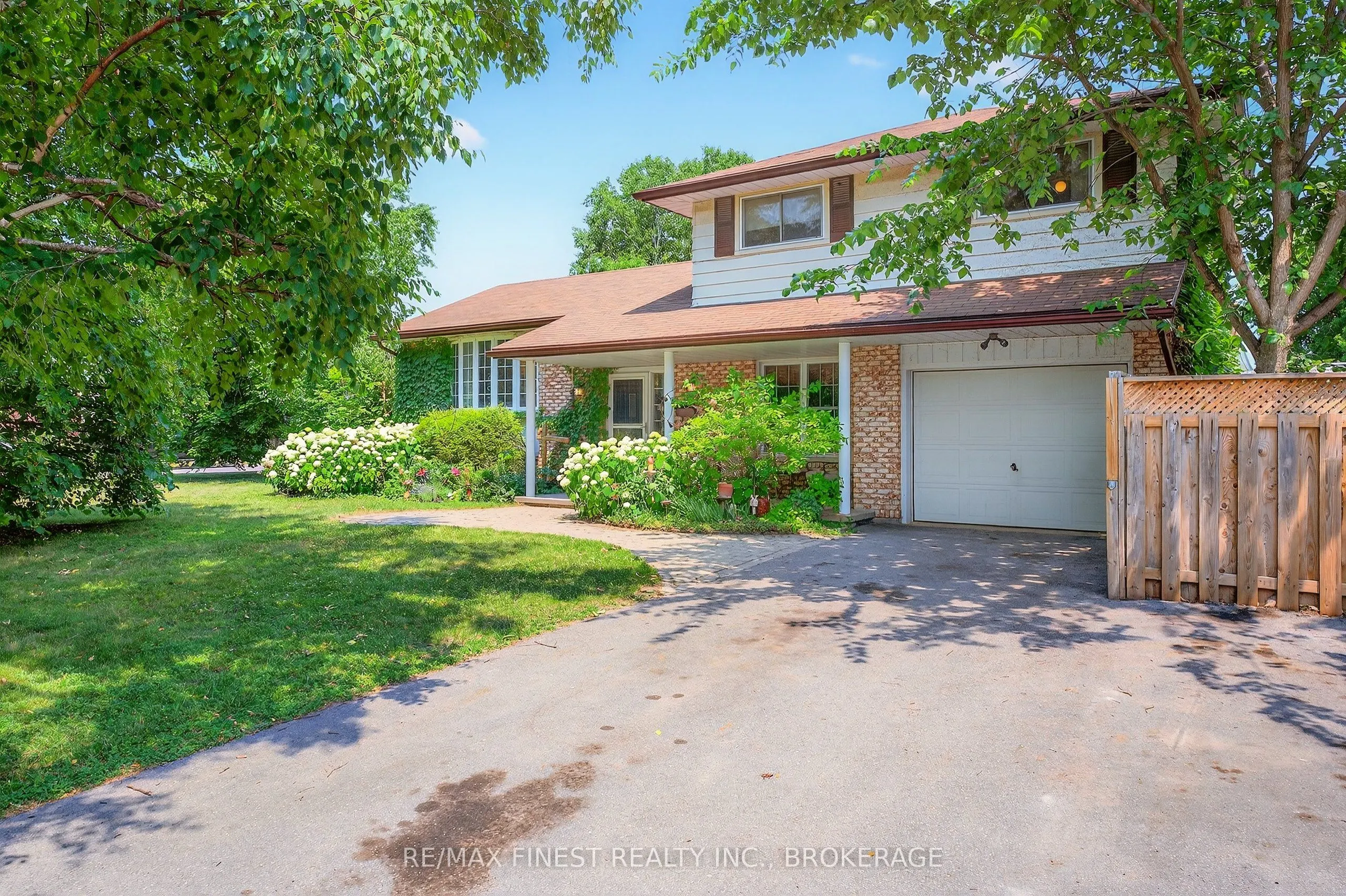 23 Diamond Crescent