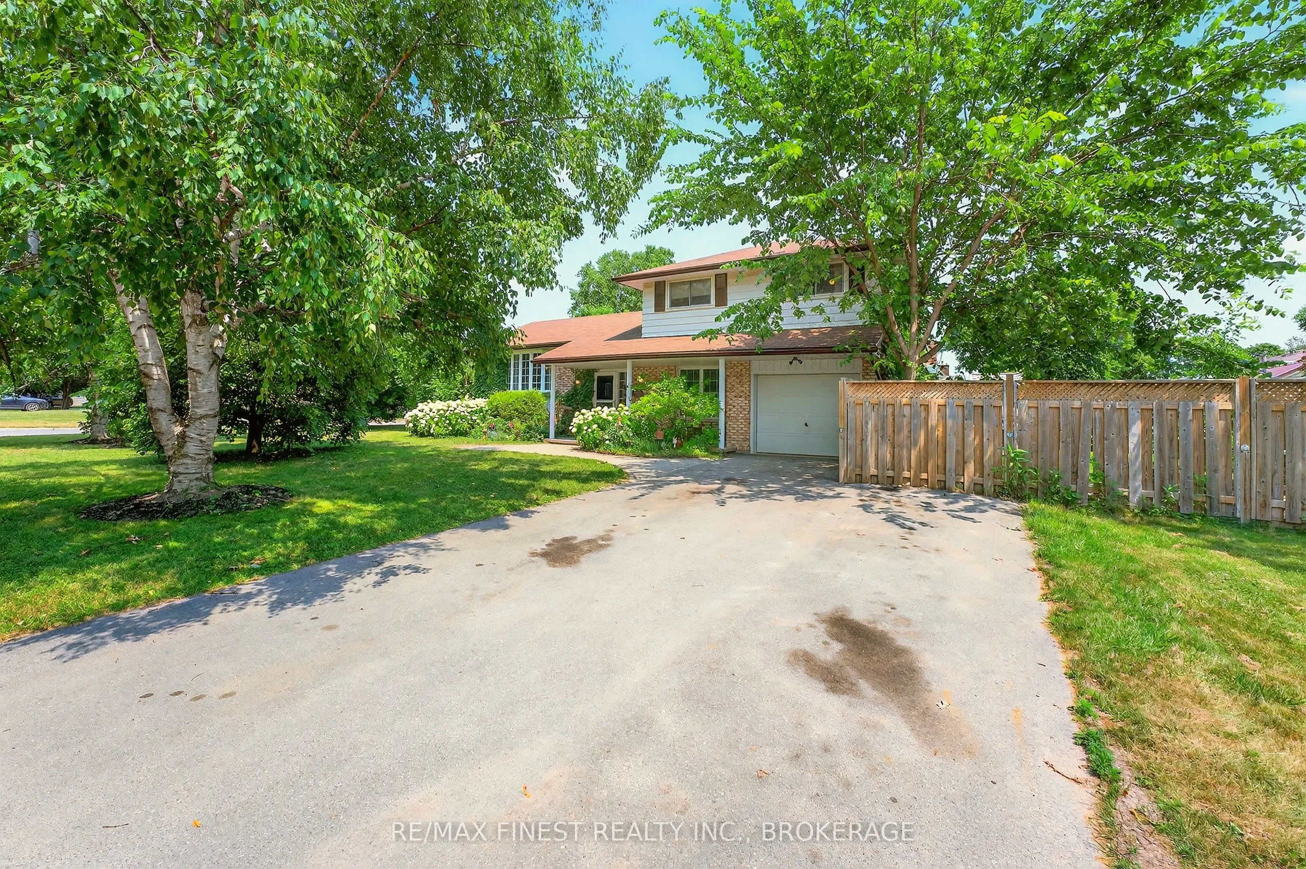23 Diamond Crescent