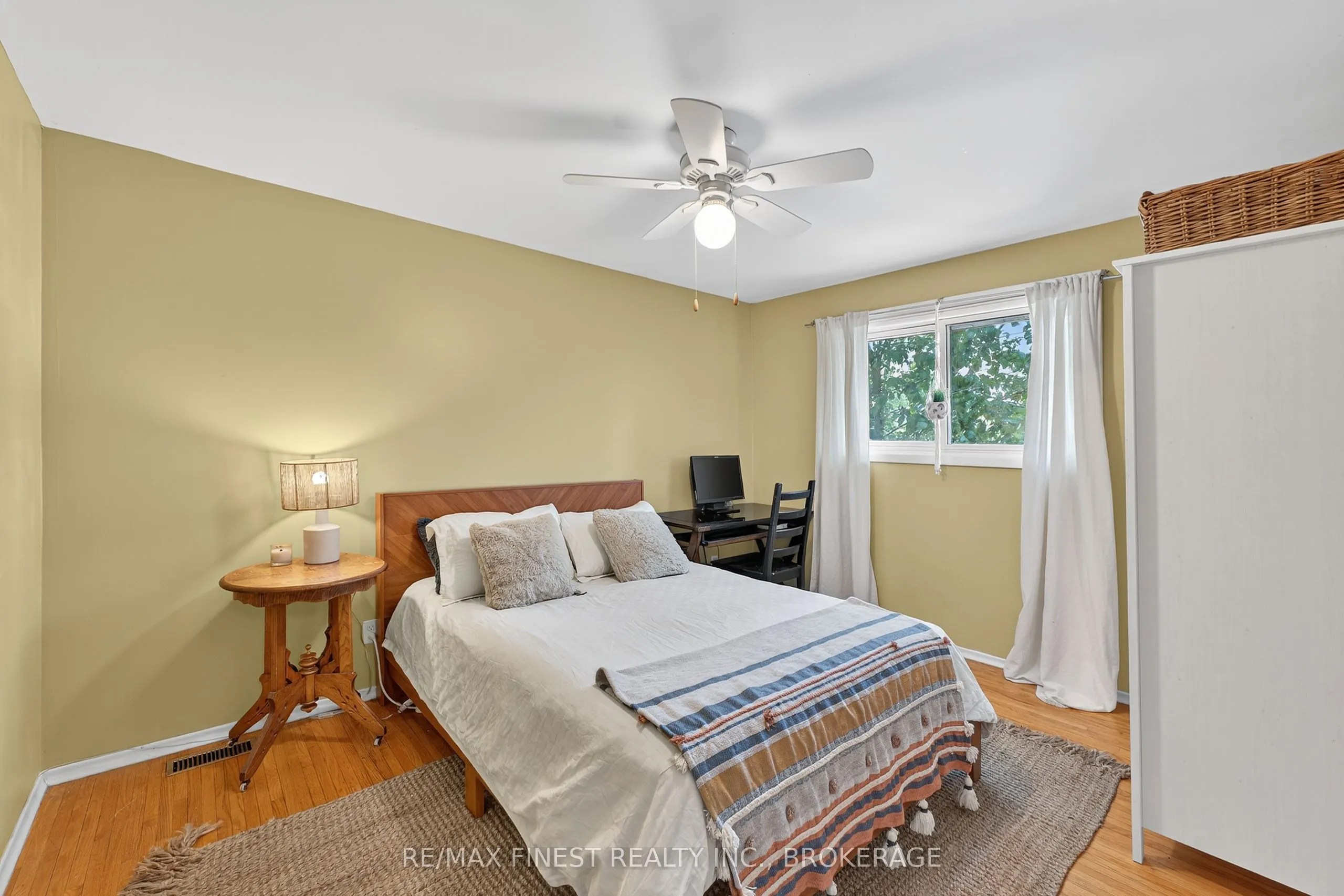 23 Diamond Crescent