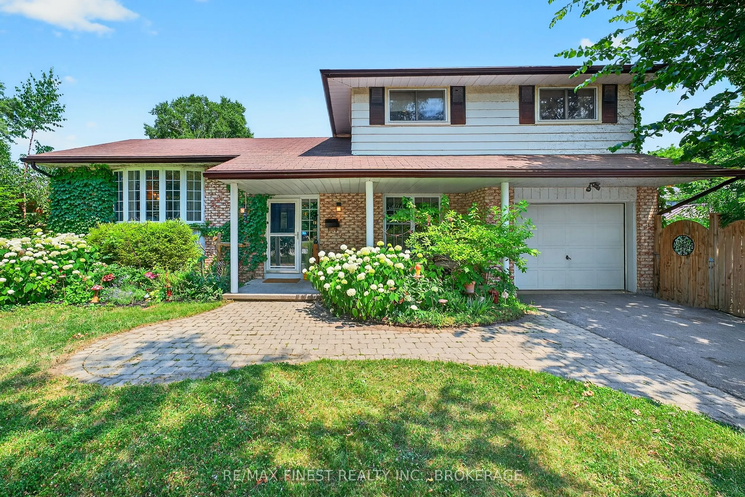 23 Diamond Crescent