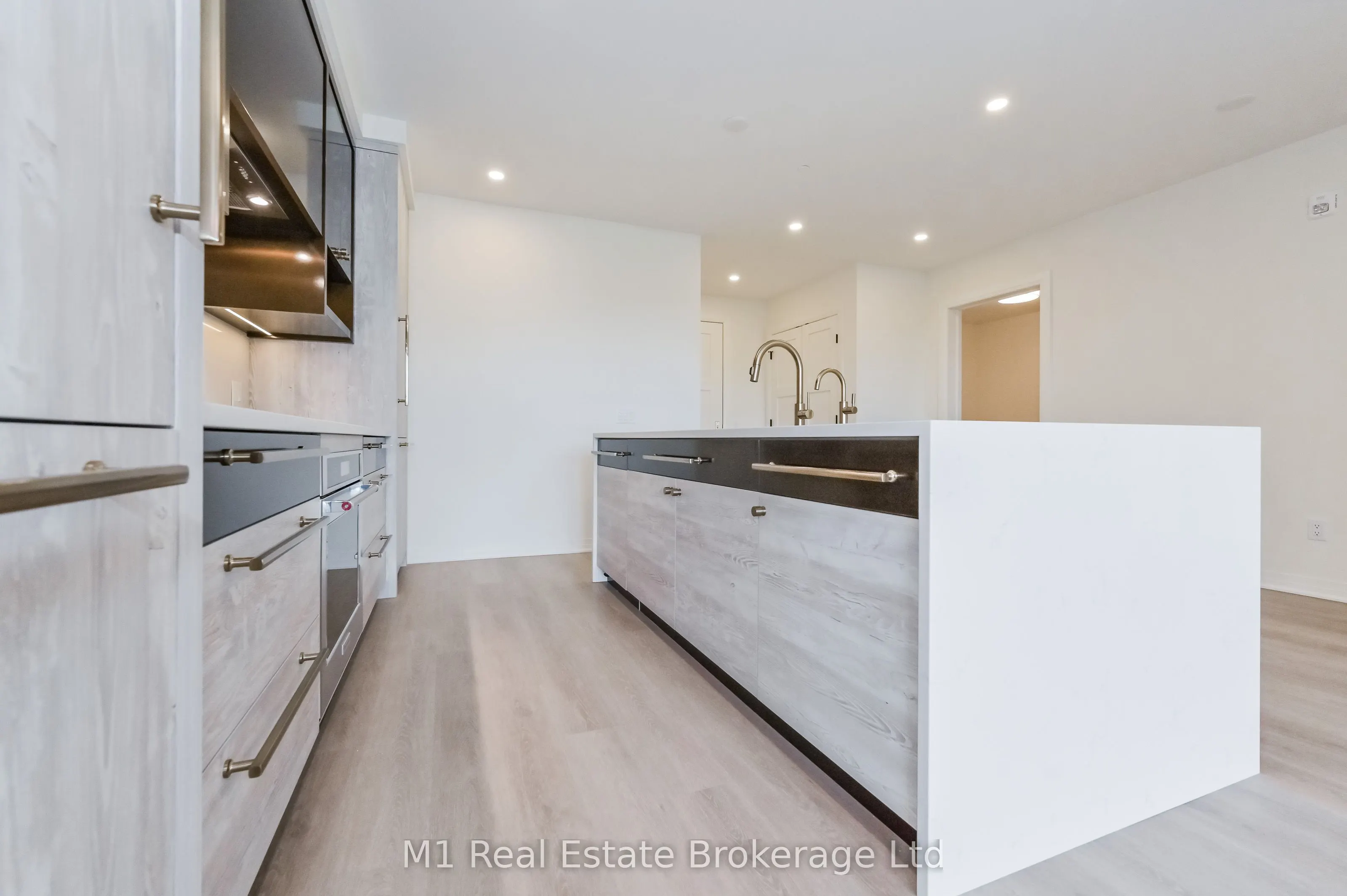 6523 Wellington 7 Road, #402