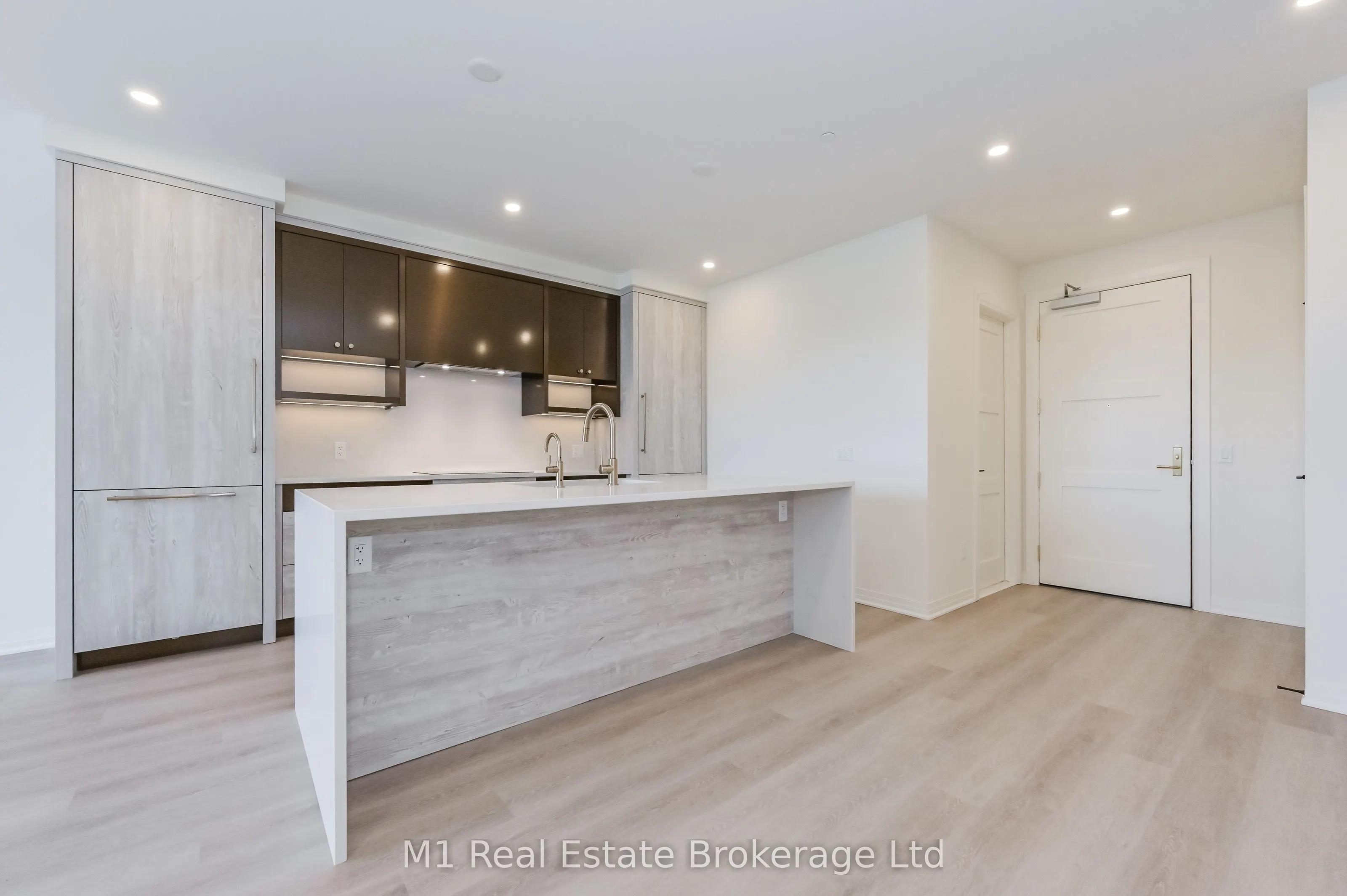 6523 Wellington 7 Road, #402