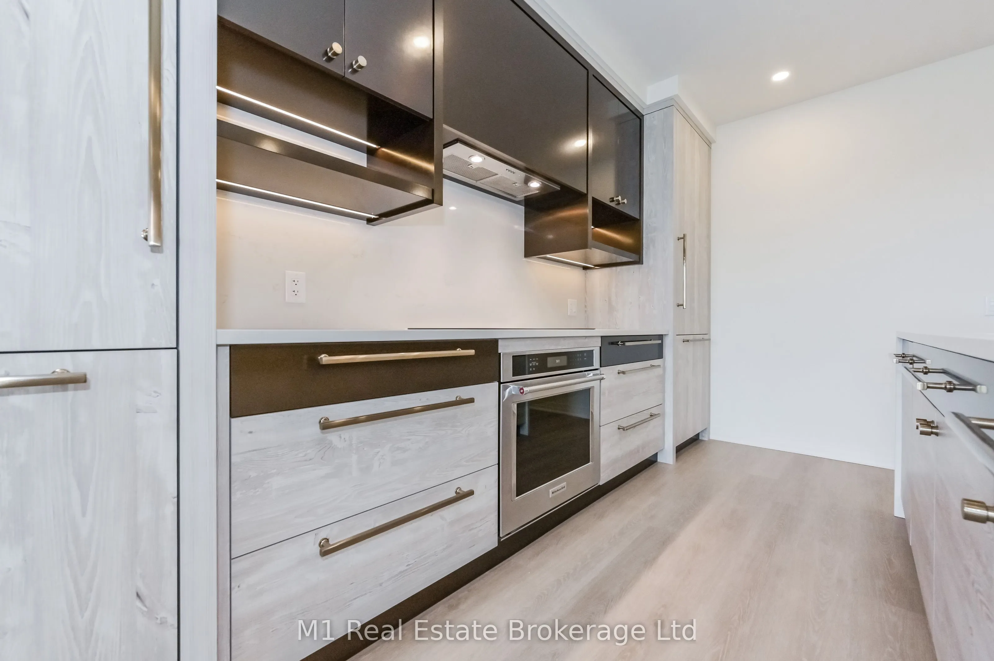 6523 Wellington 7 Road, #402