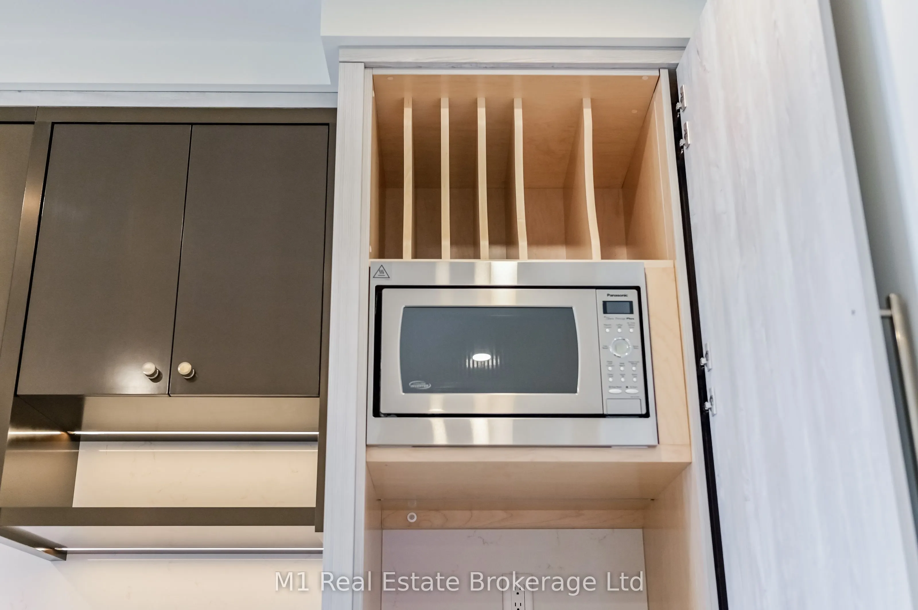 6523 Wellington 7 Road, #402