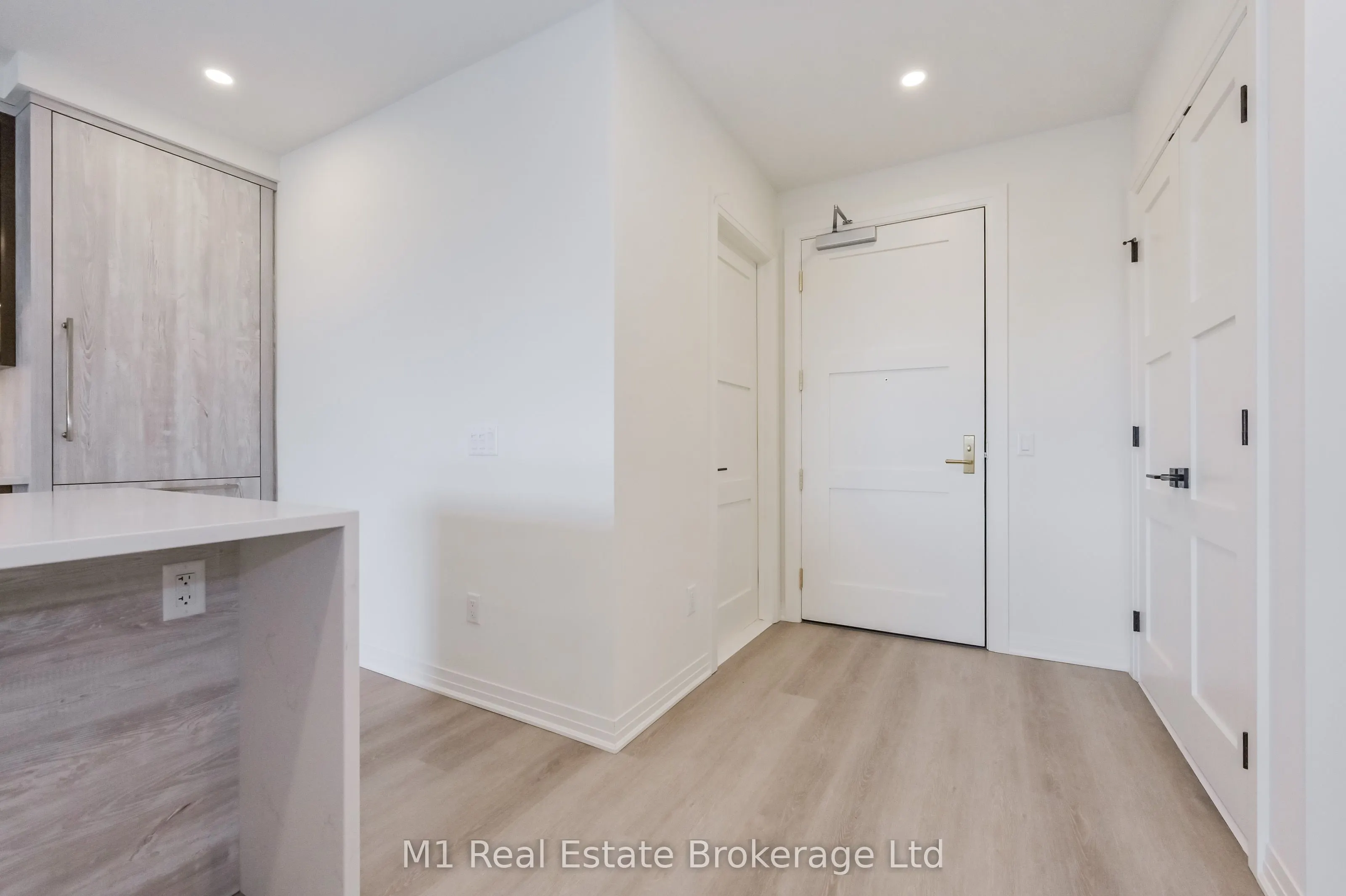 6523 Wellington 7 Road, #402
