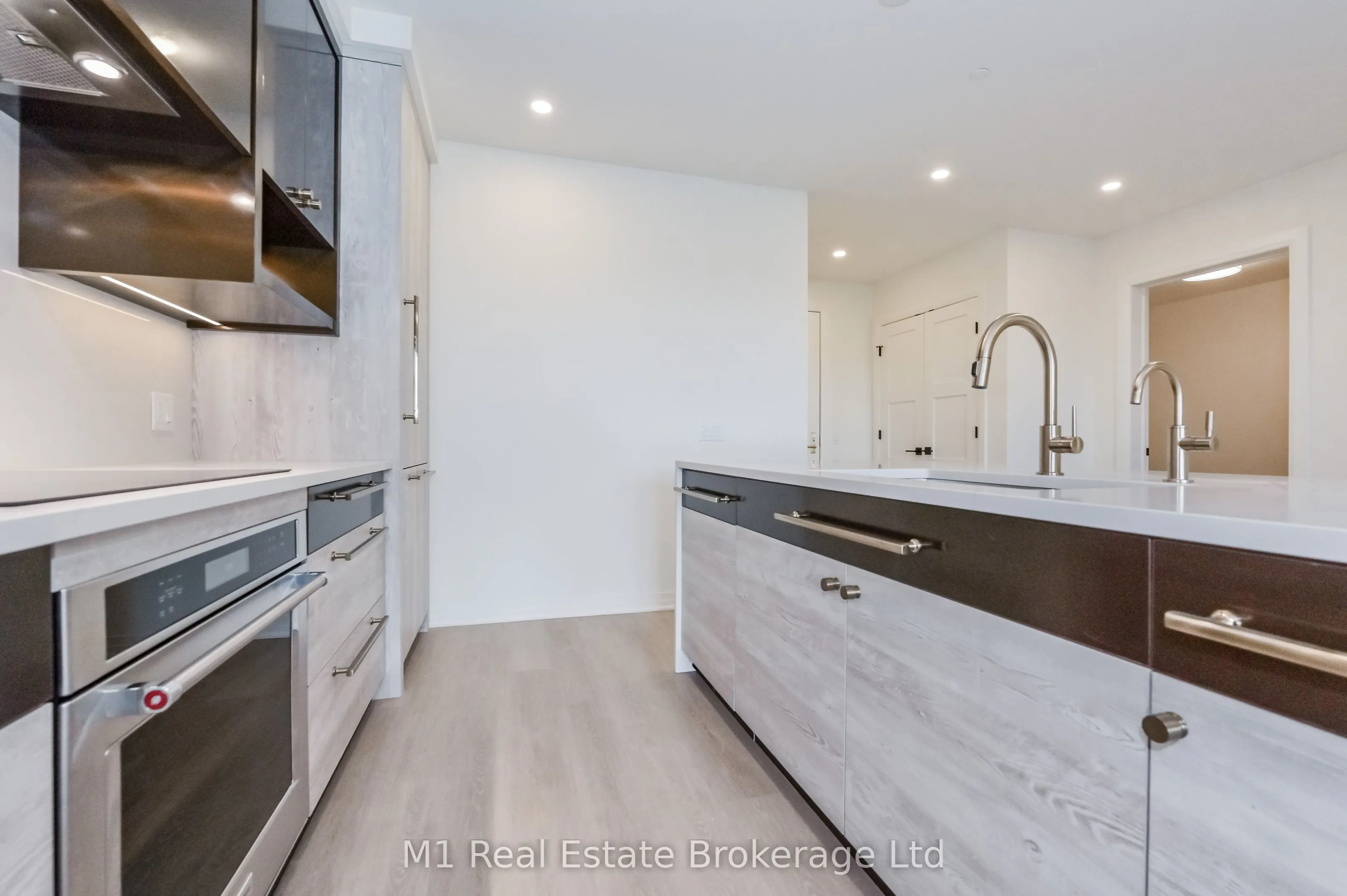 6523 Wellington 7 Road, #402