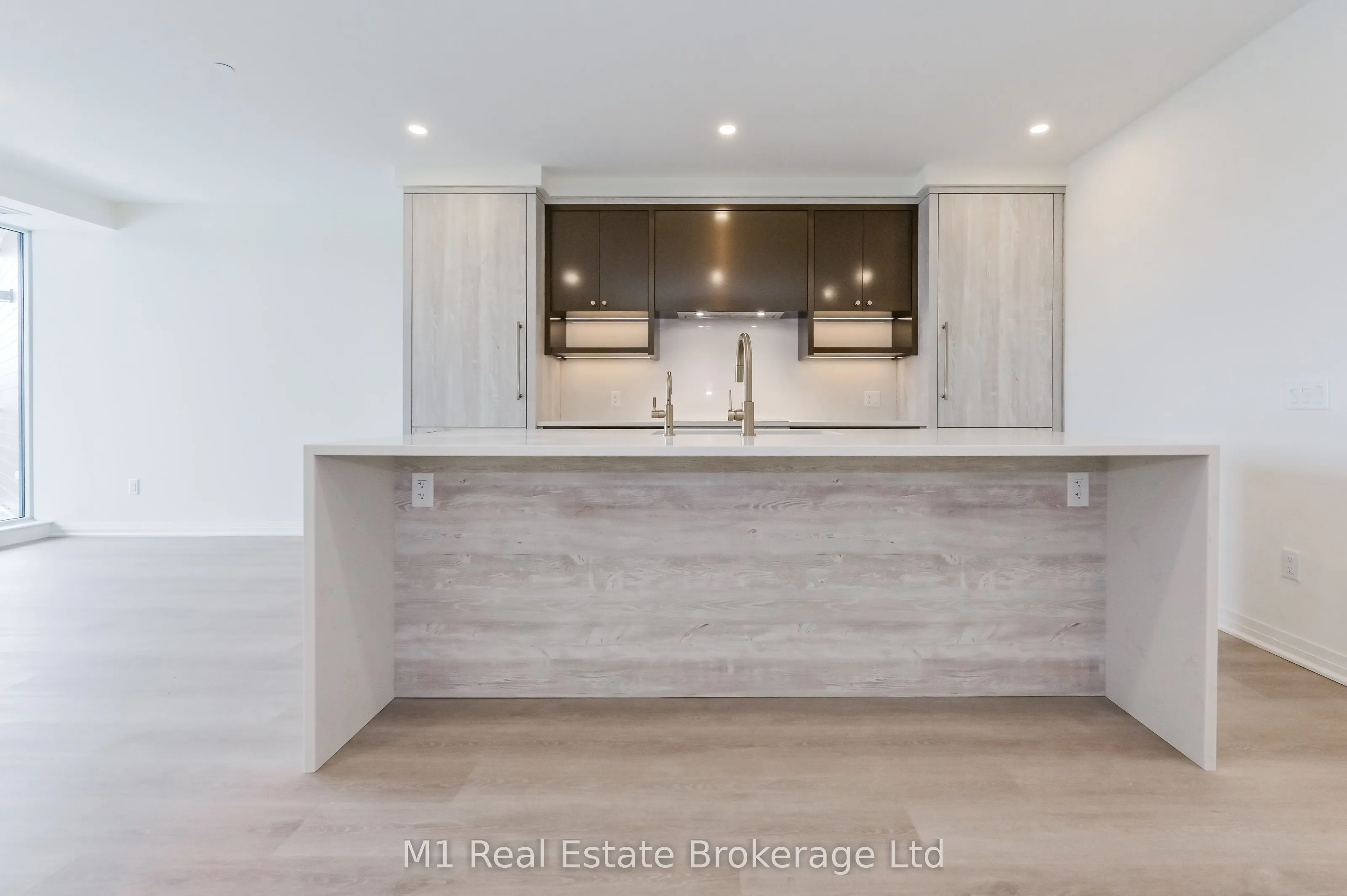 6523 Wellington 7 Road, #402