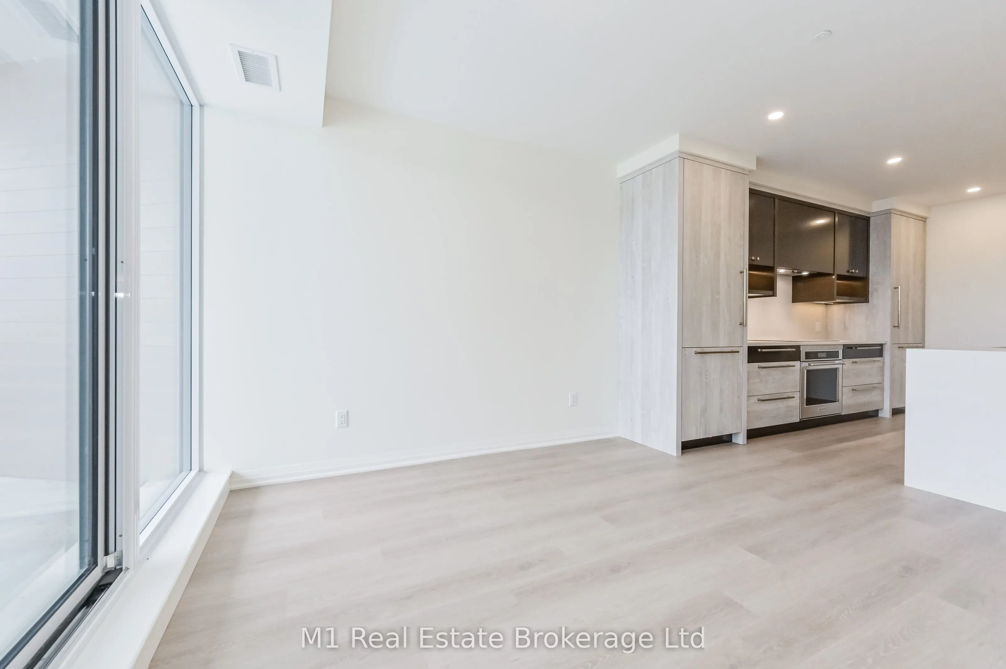 6523 Wellington 7 Road, #402