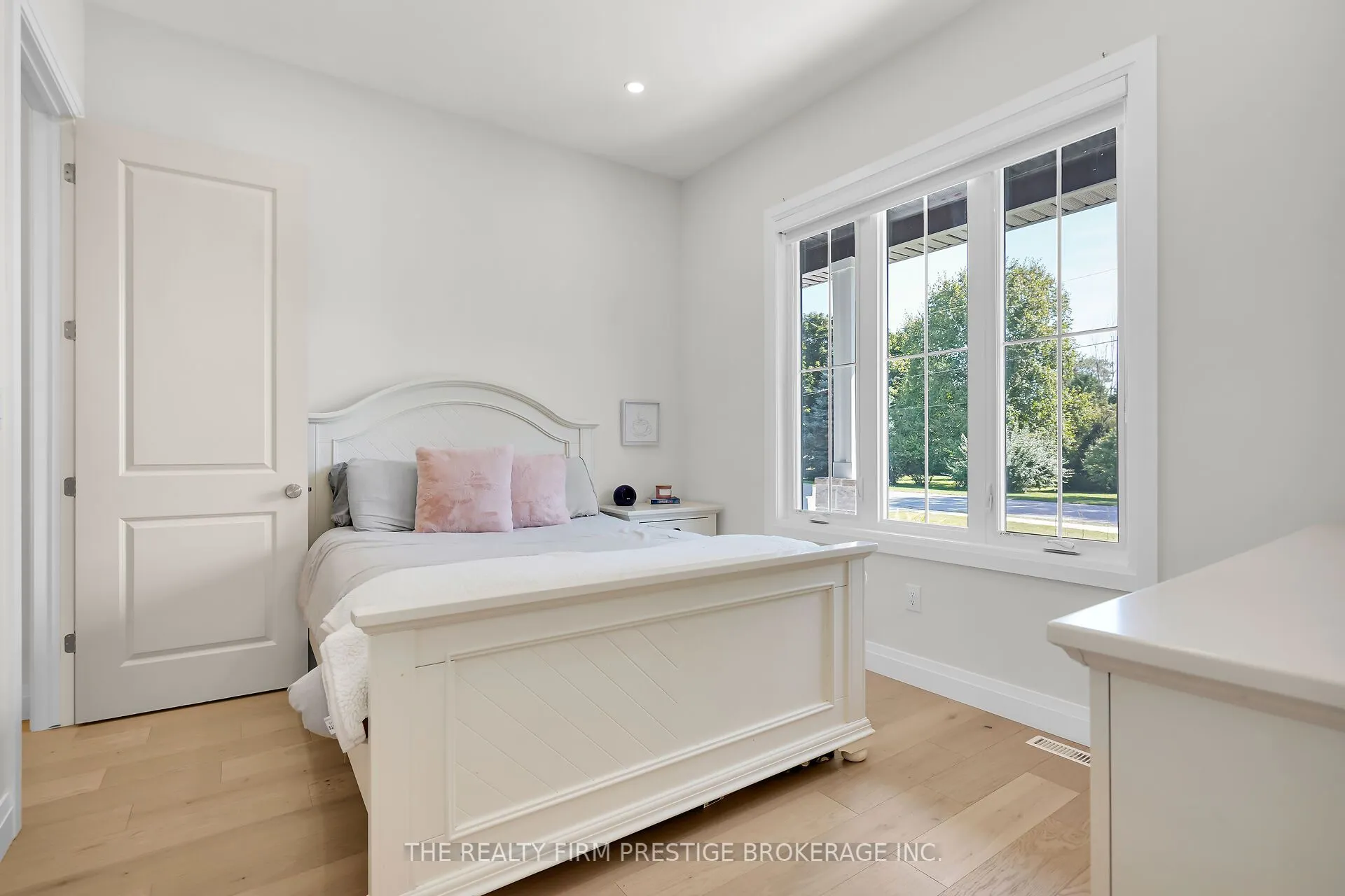 97 Simcoe Avenue