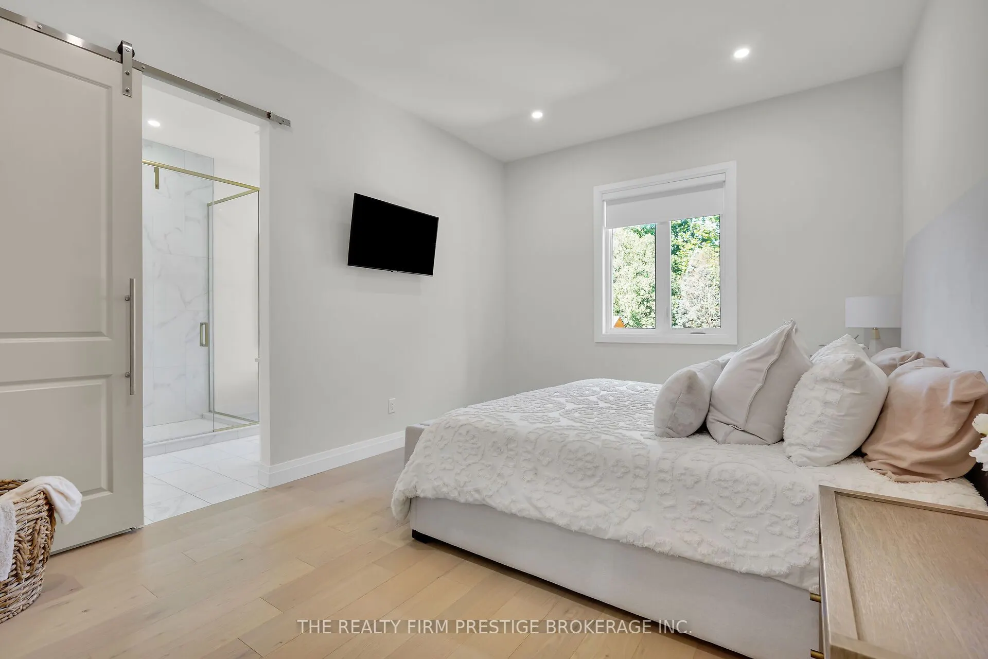 97 Simcoe Avenue