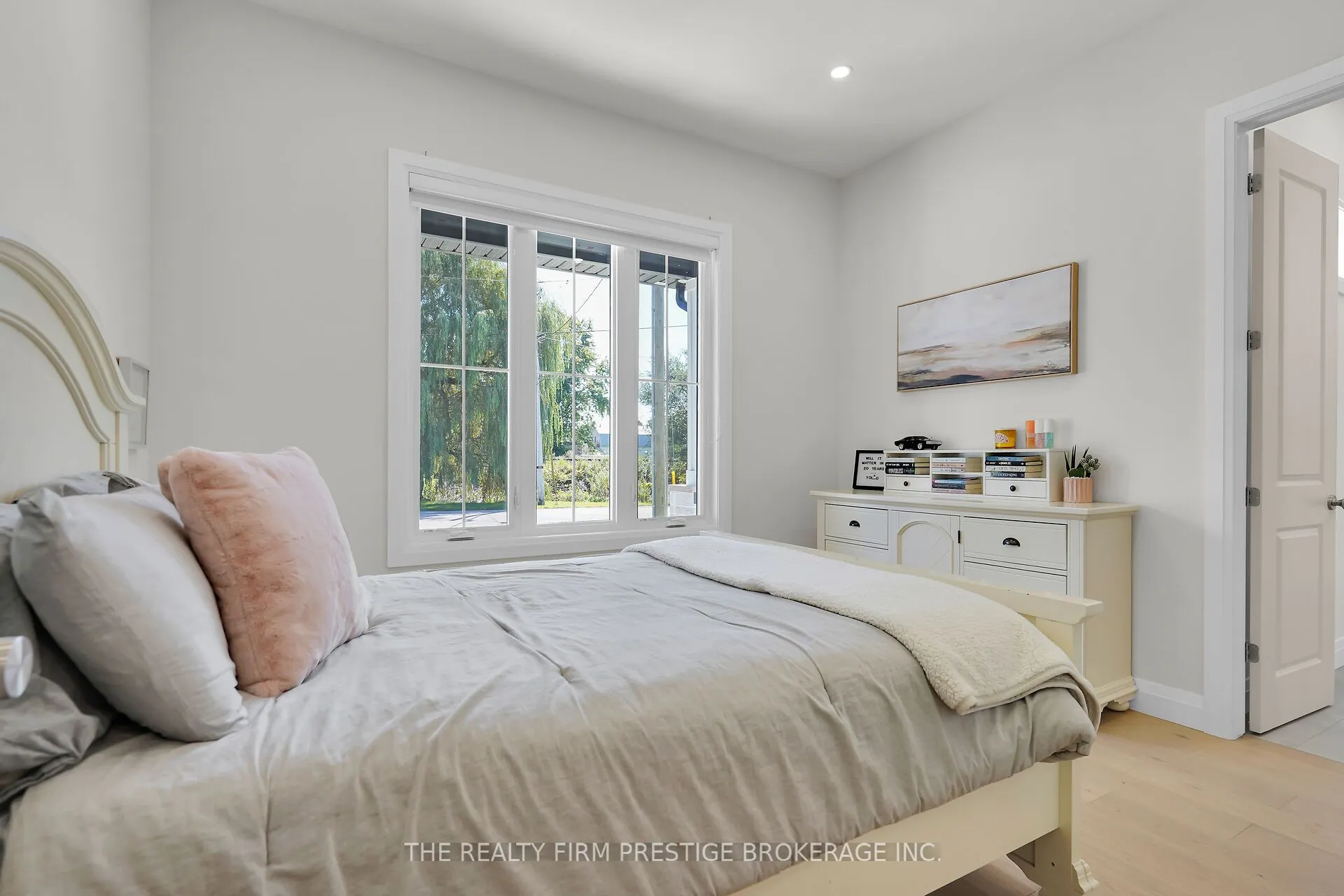 97 Simcoe Avenue