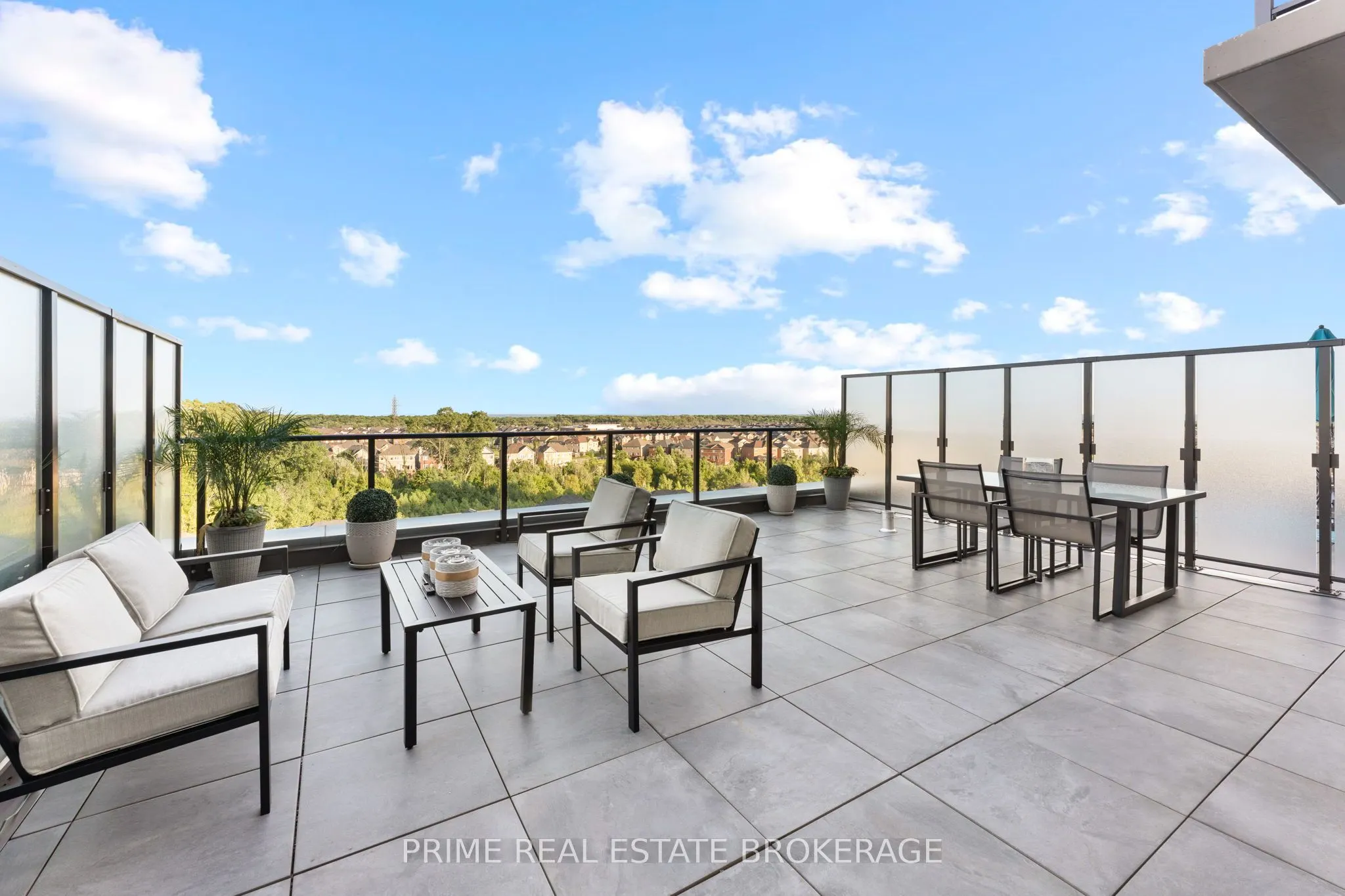 460 Dundas Street E, #711