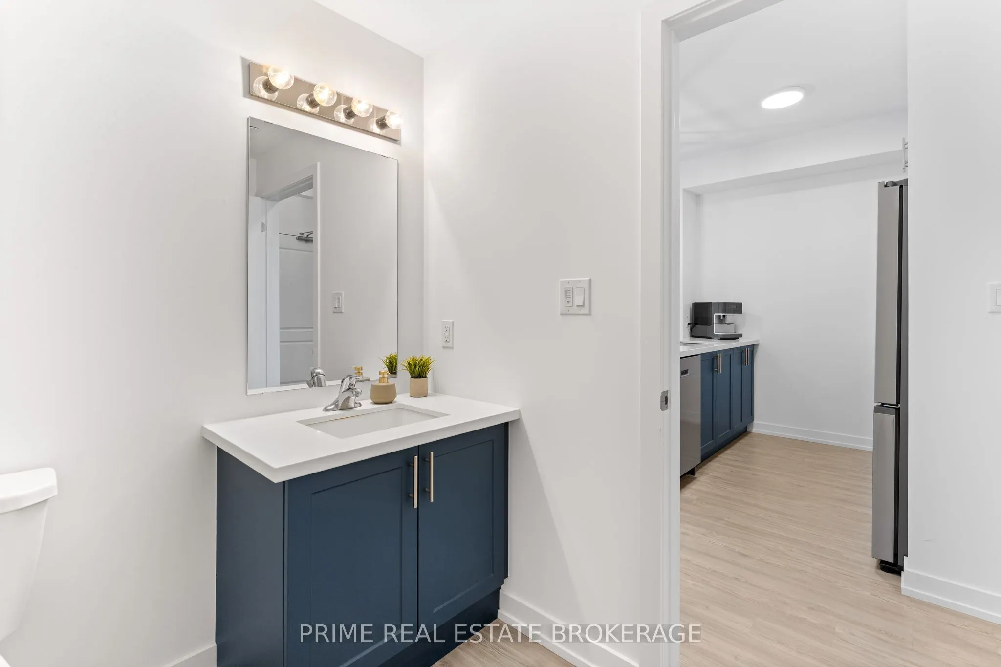 460 Dundas Street E, #711