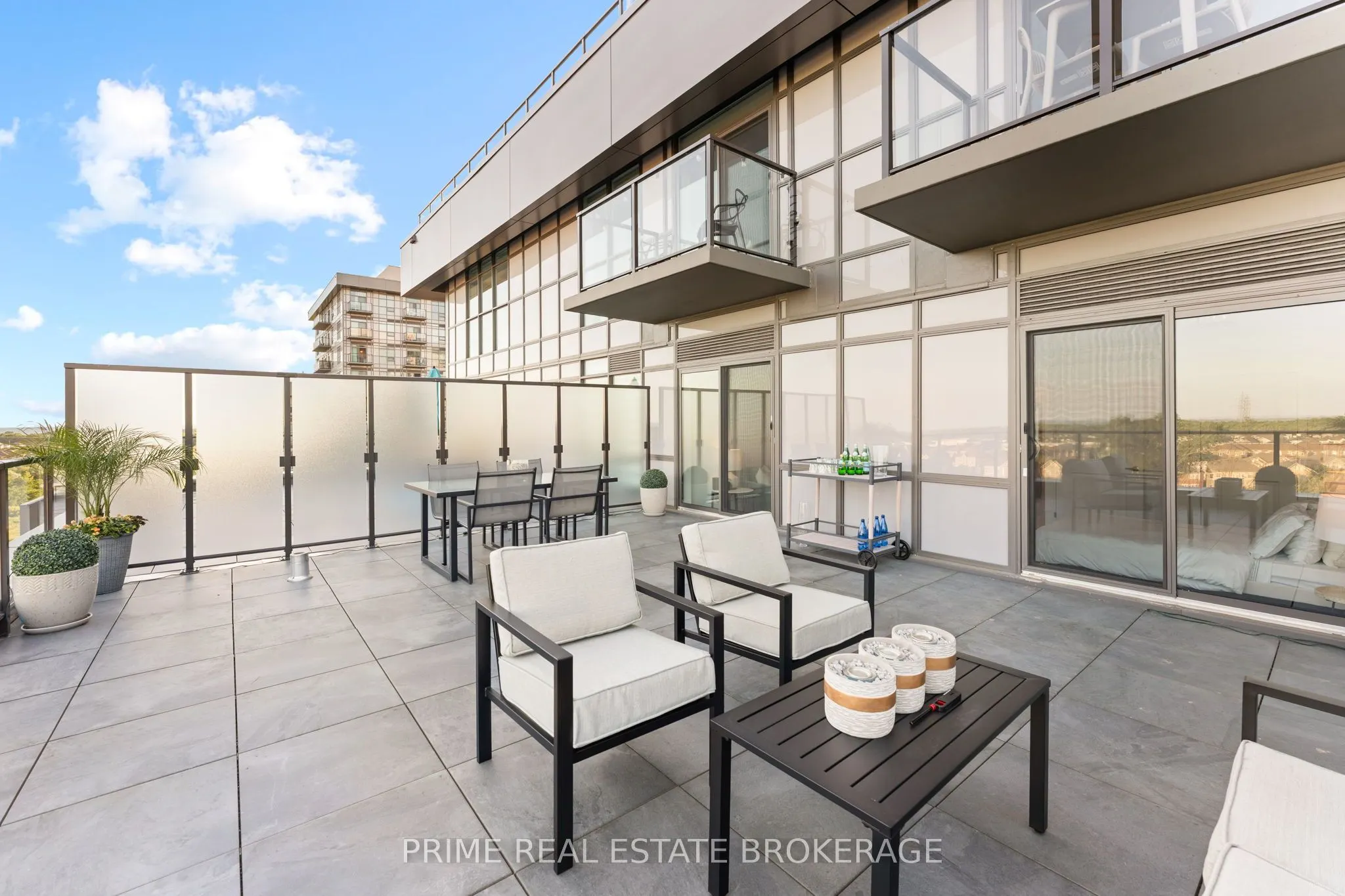460 Dundas Street E, #711