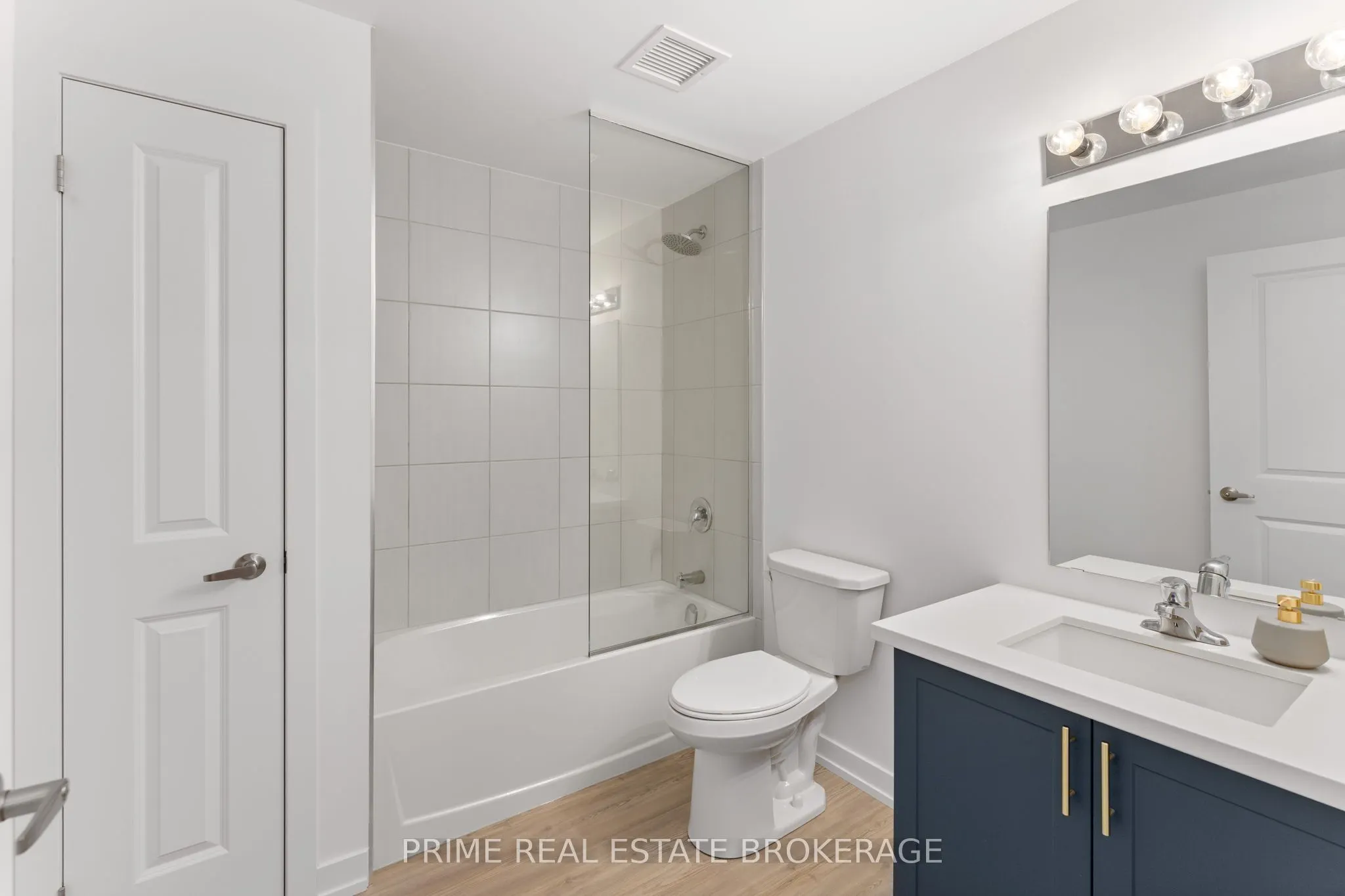 460 Dundas Street E, #711