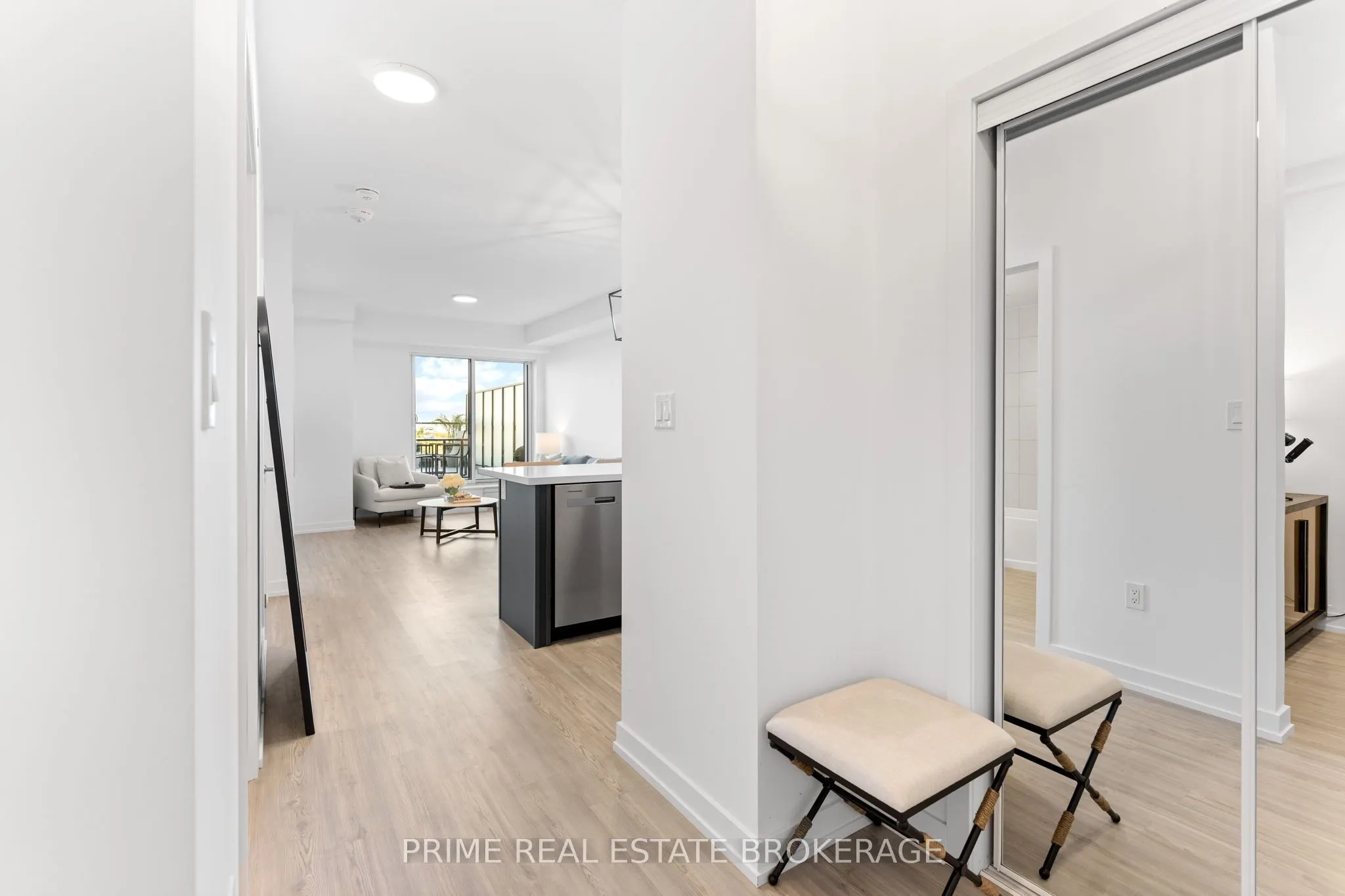 460 Dundas Street E, #711