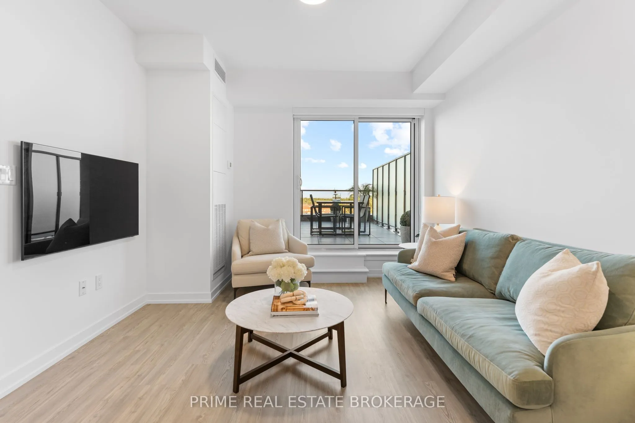 460 Dundas Street E, #711