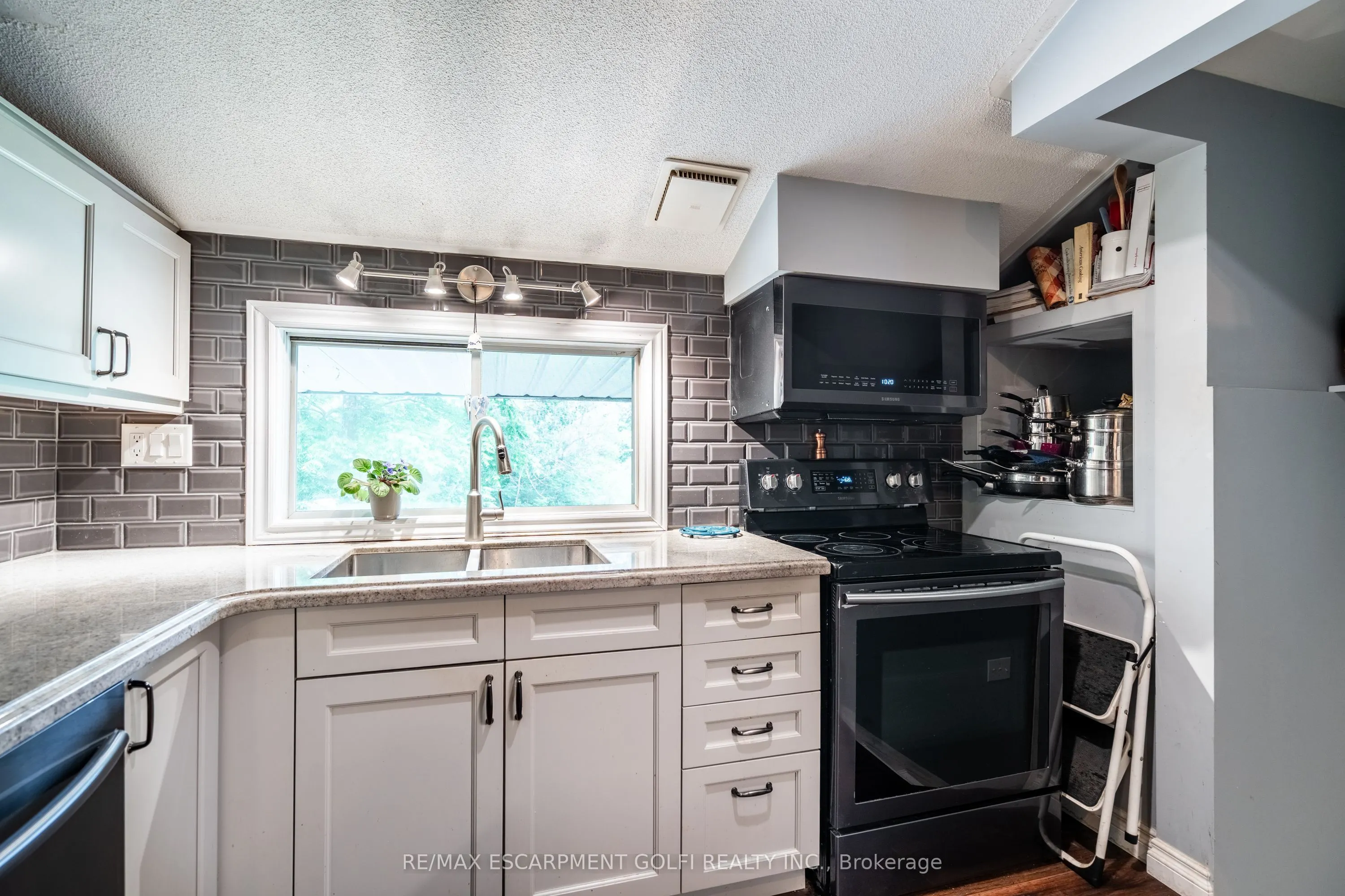 864 Caistorville Road
