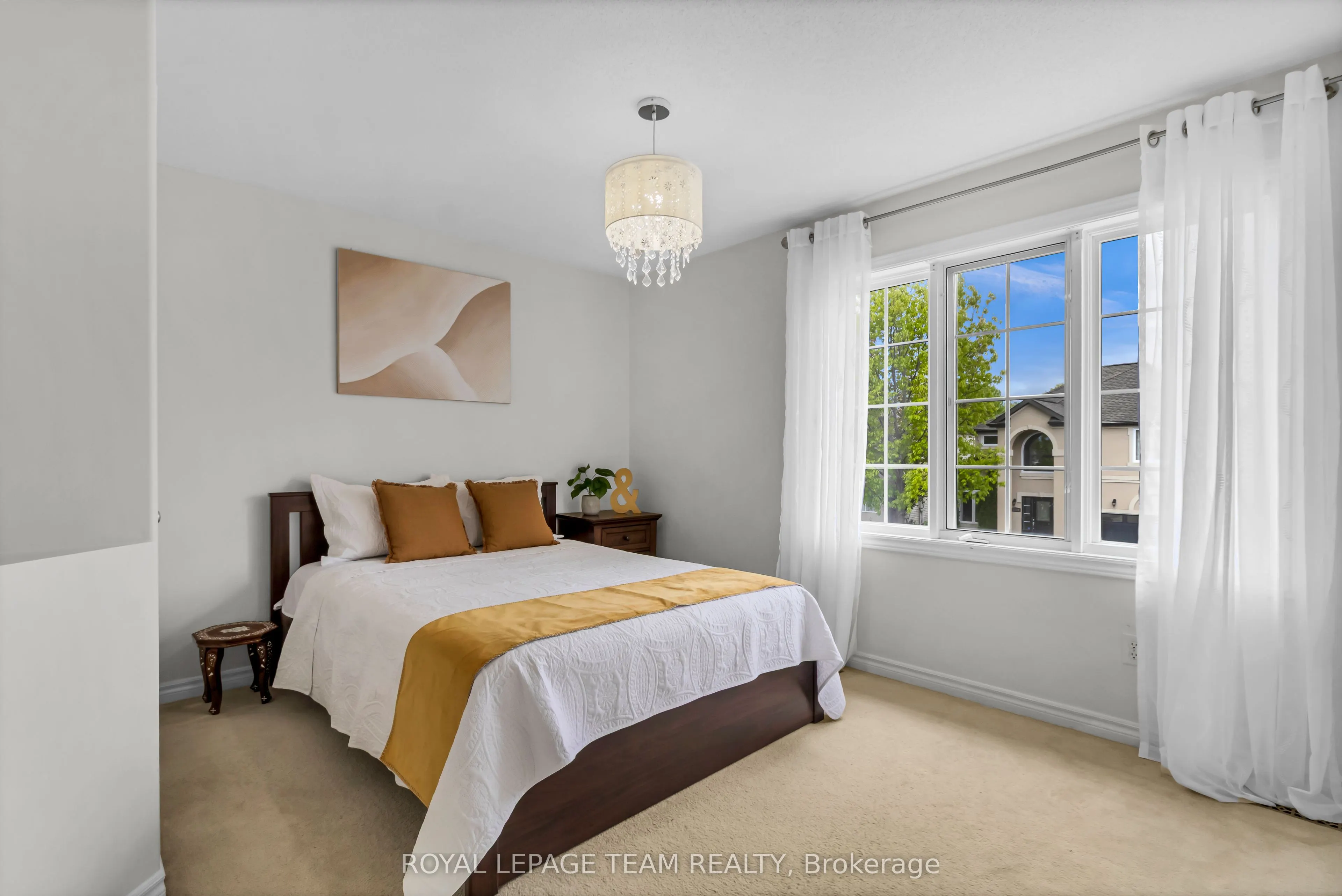 3728 Mountain Meadows Crescent