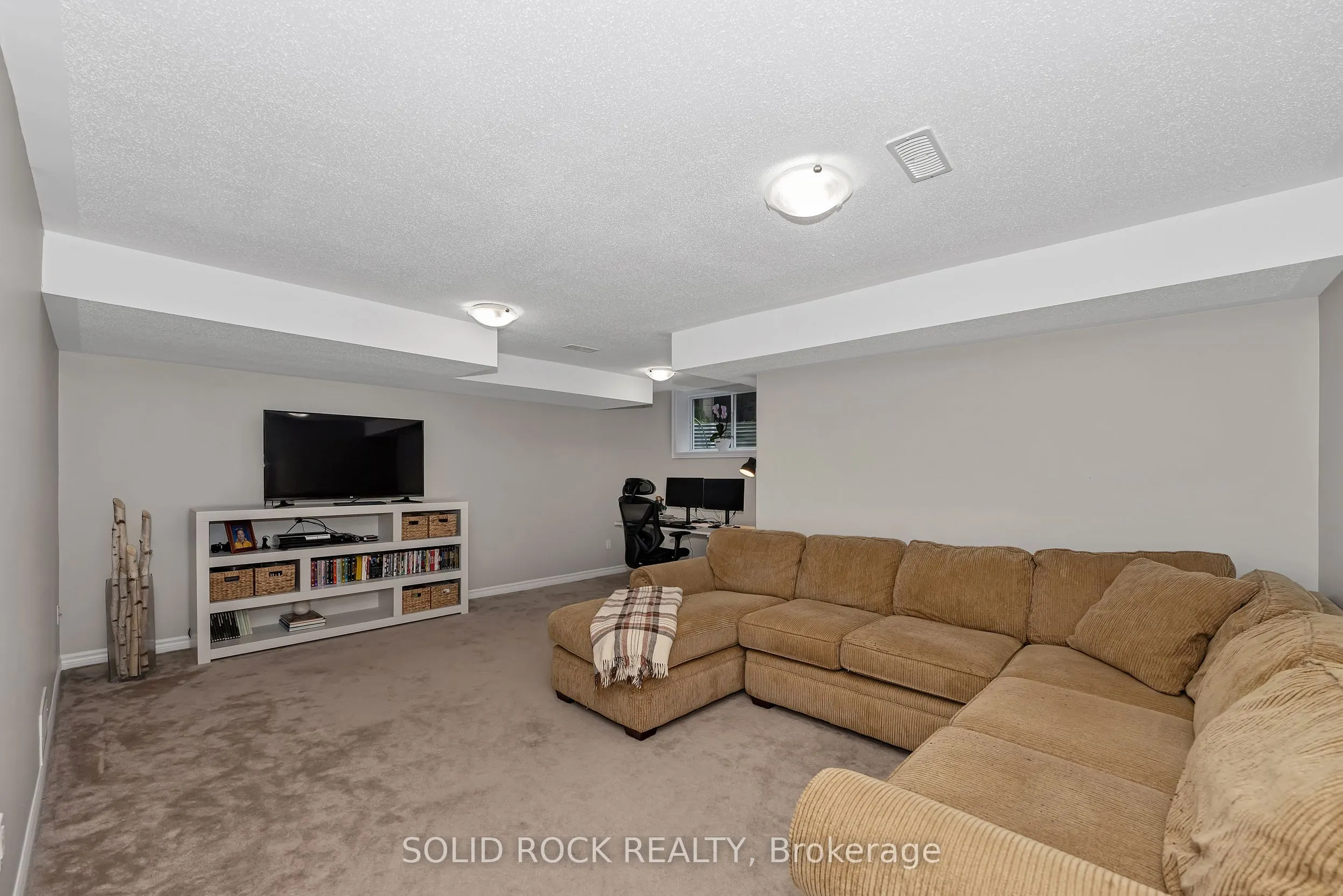 411 Cache Bay Crescent E