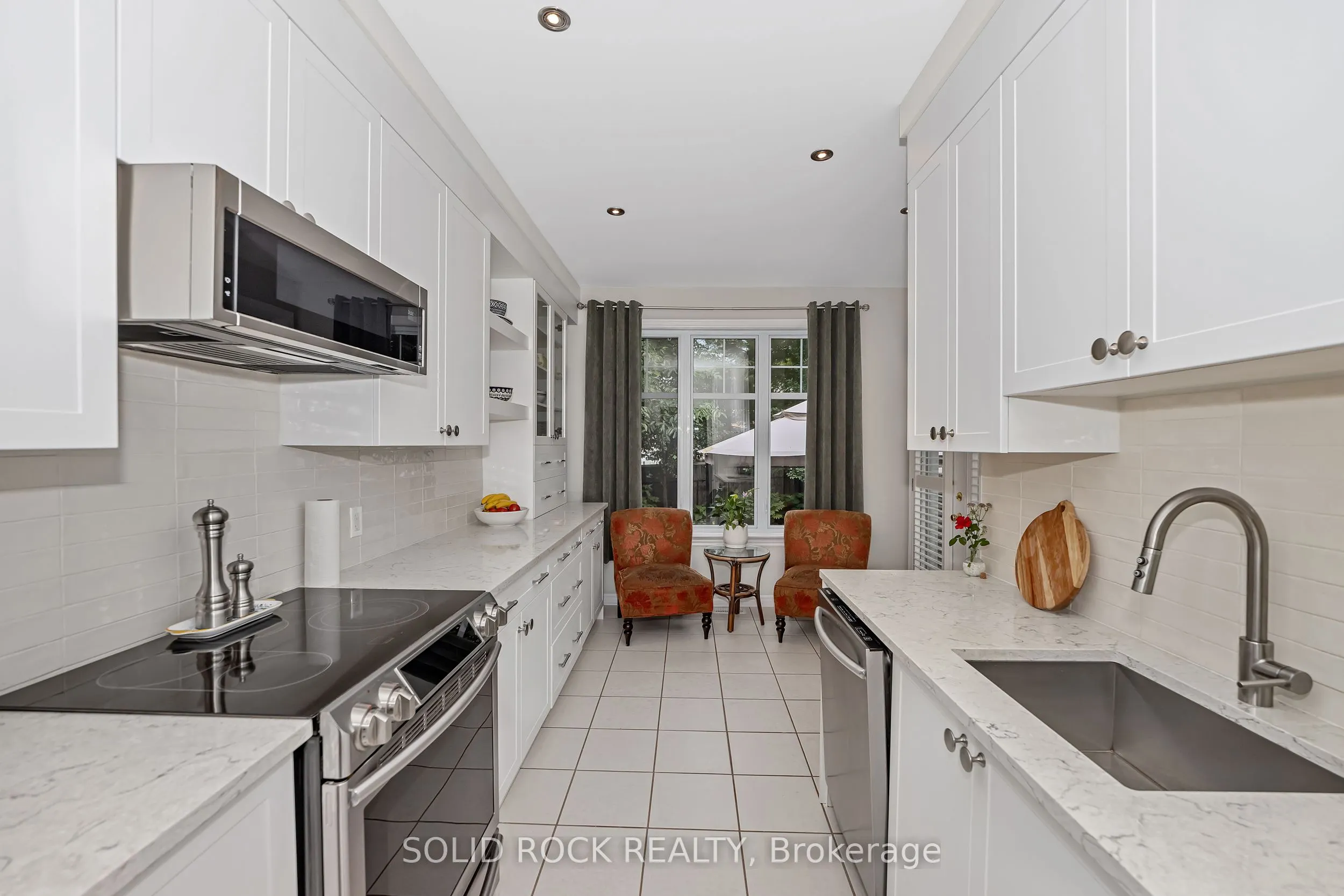 411 Cache Bay Crescent E