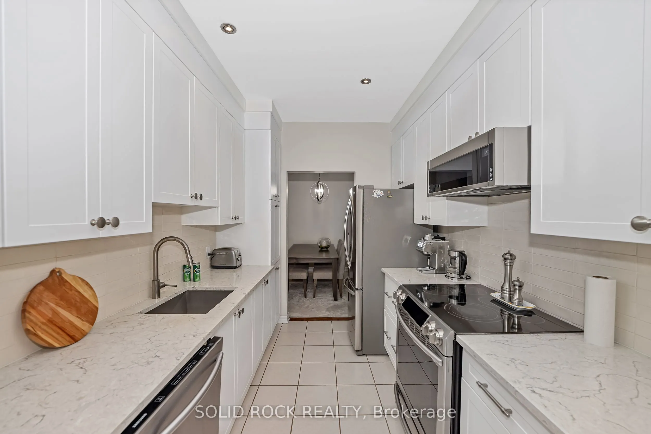 411 Cache Bay Crescent E