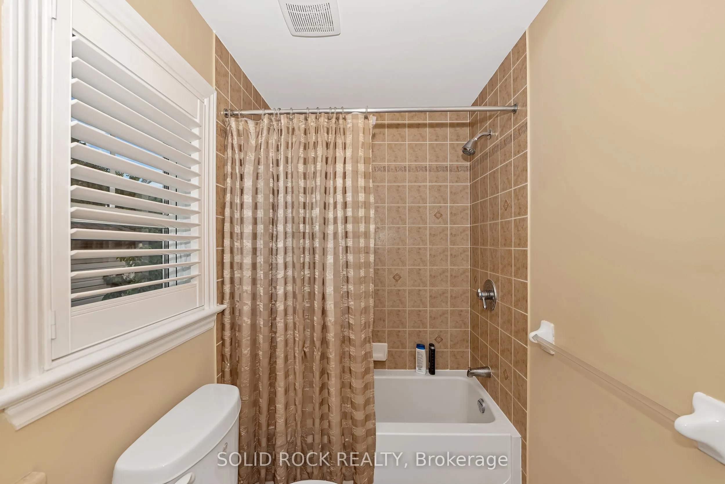411 Cache Bay Crescent E