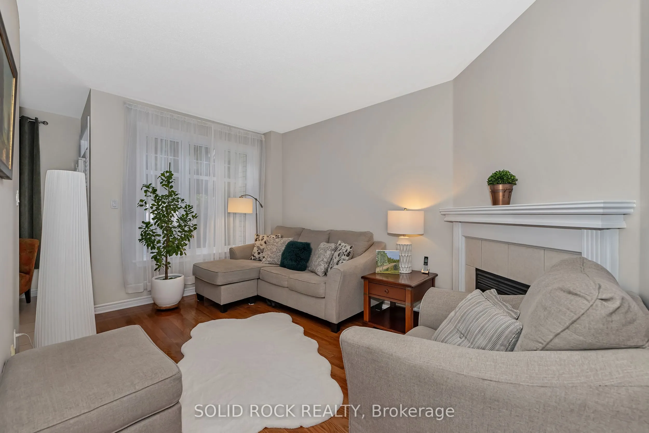 411 Cache Bay Crescent E
