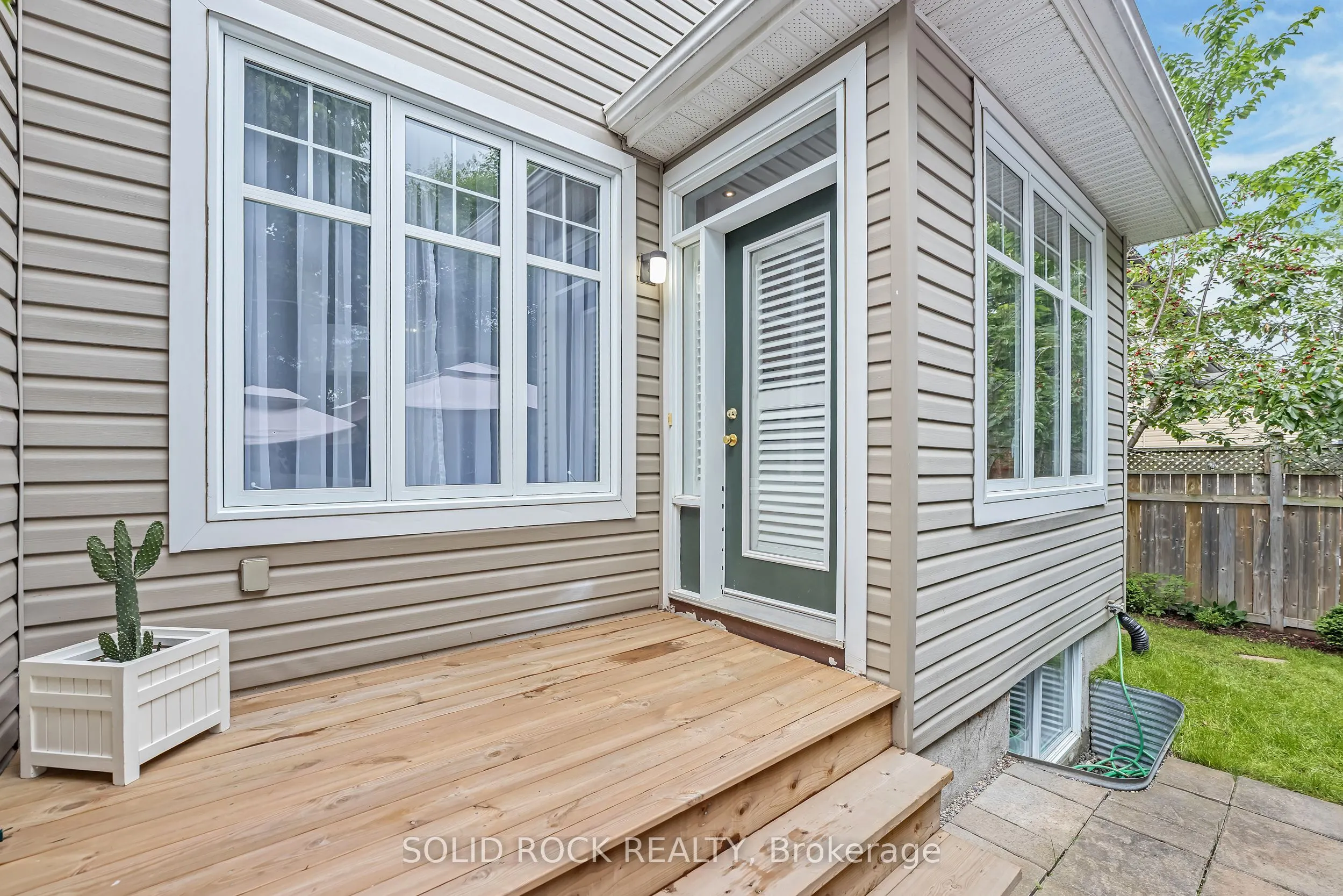 411 Cache Bay Crescent E