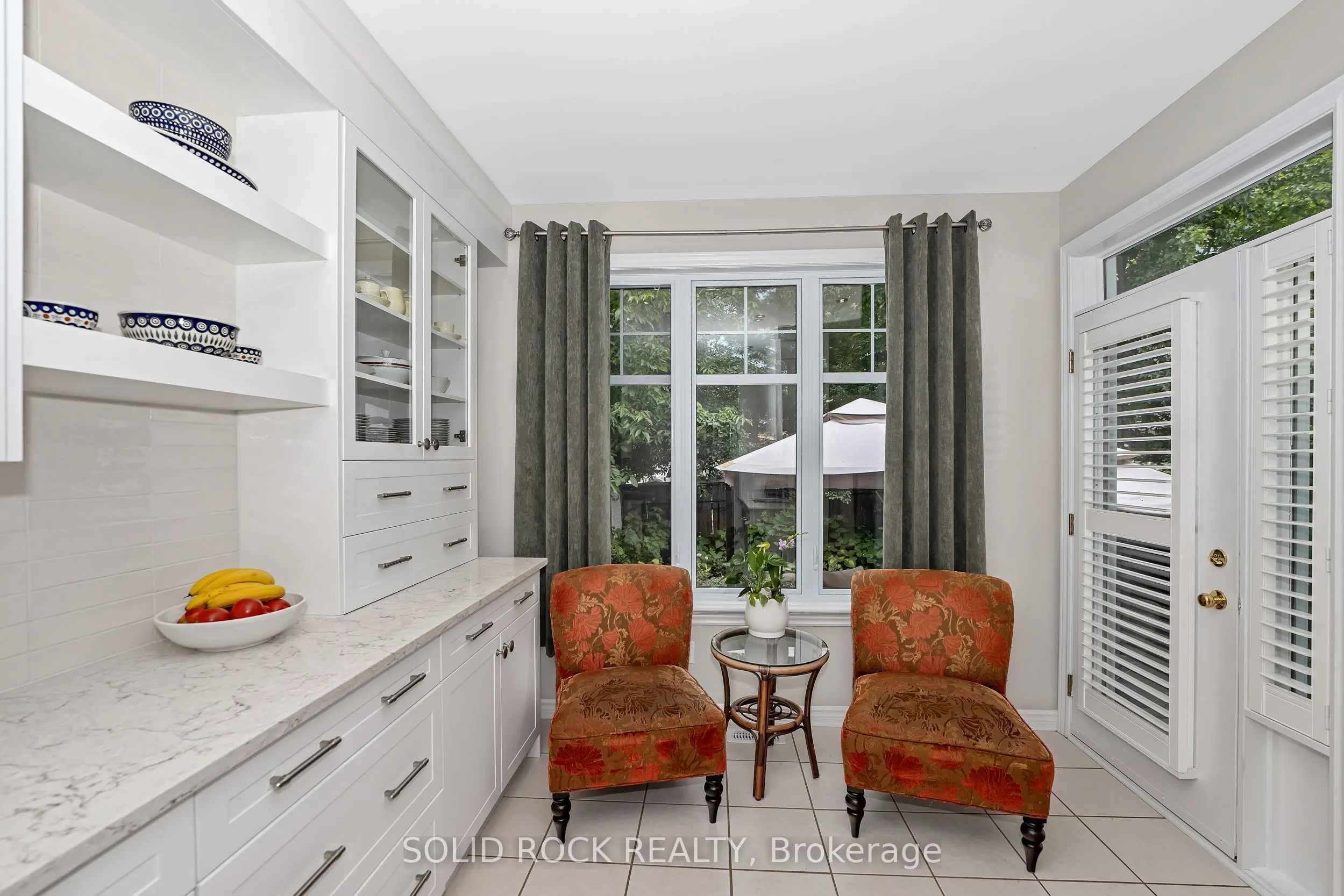 411 Cache Bay Crescent E