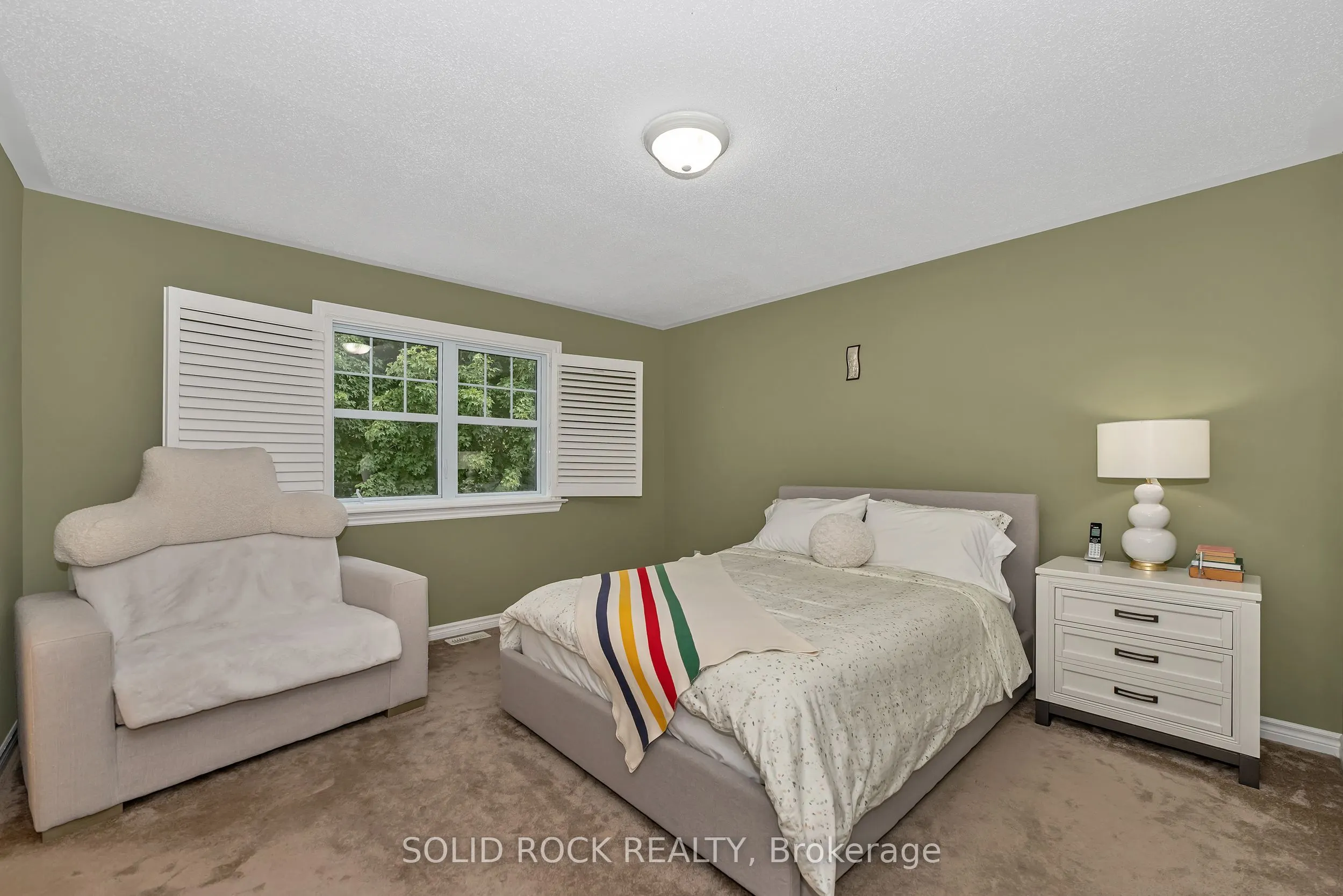 411 Cache Bay Crescent E