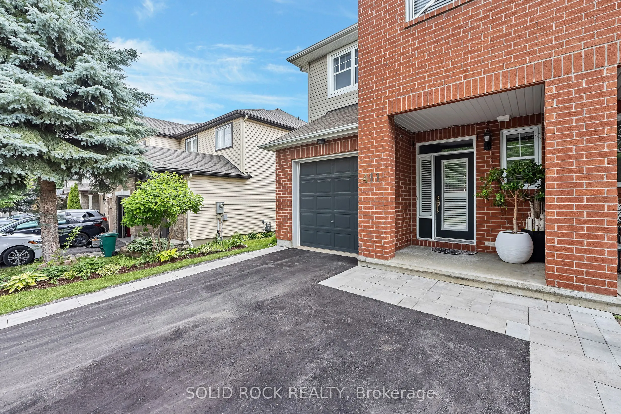 411 Cache Bay Crescent E