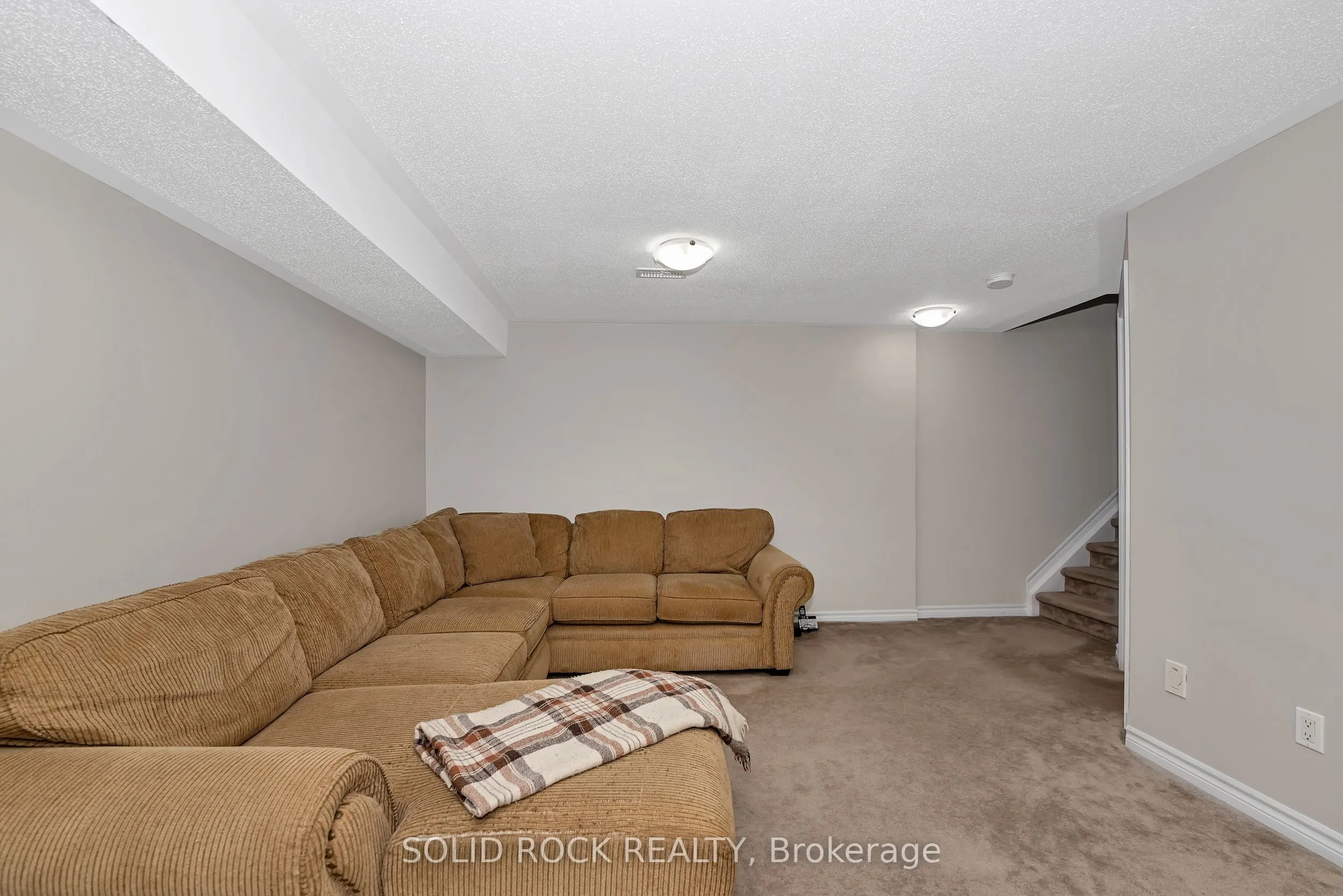 411 Cache Bay Crescent E