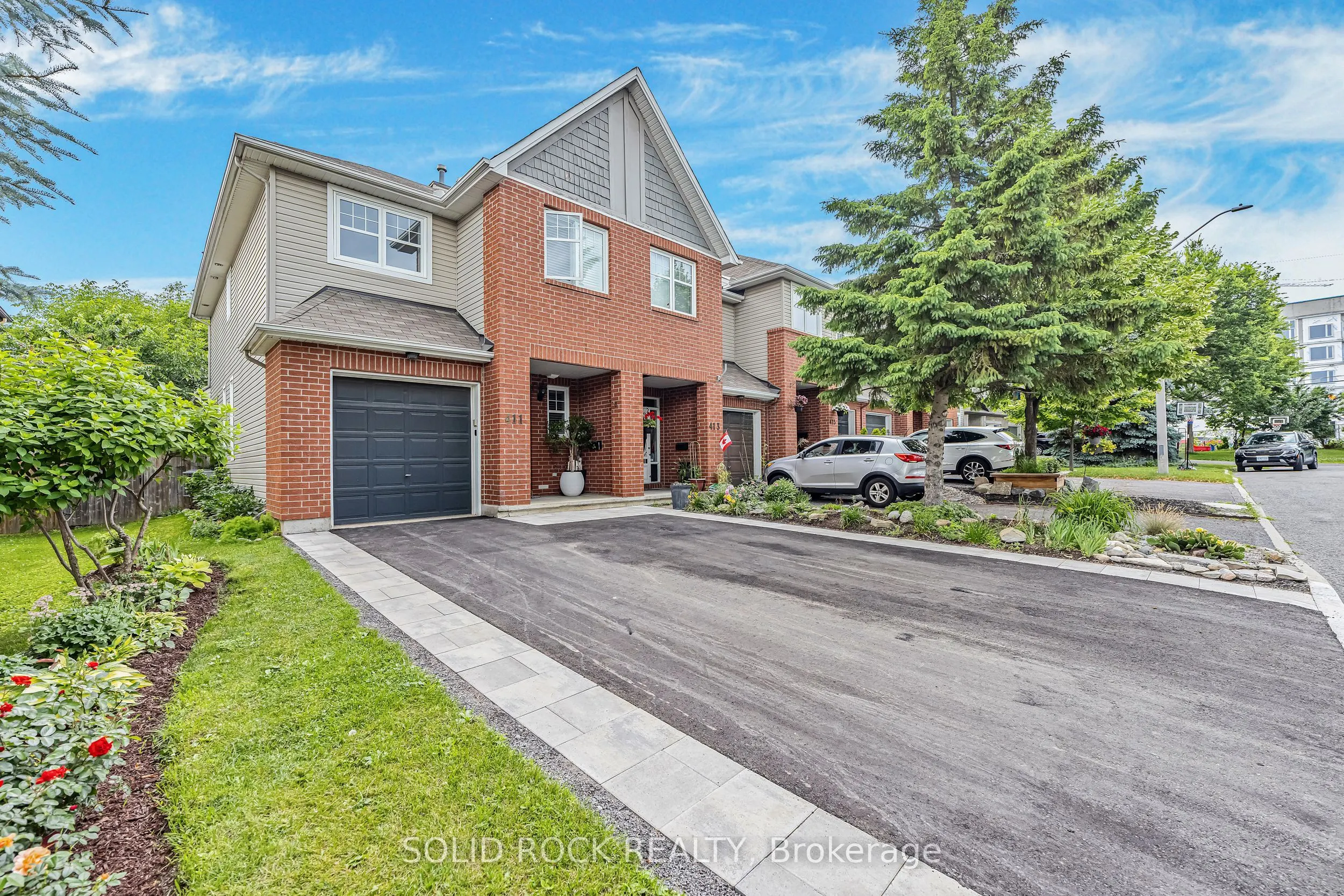 411 Cache Bay Crescent E