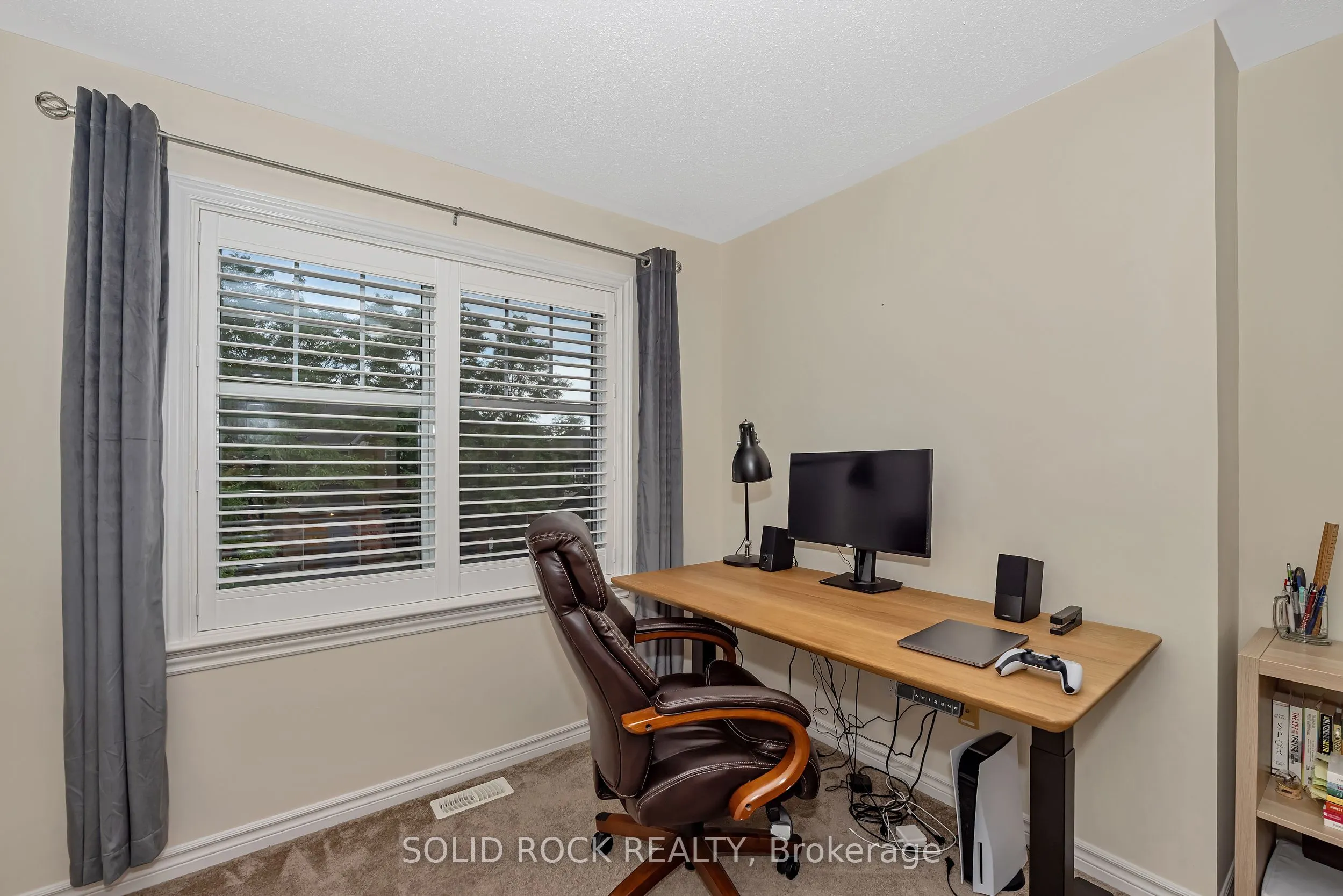 411 Cache Bay Crescent E
