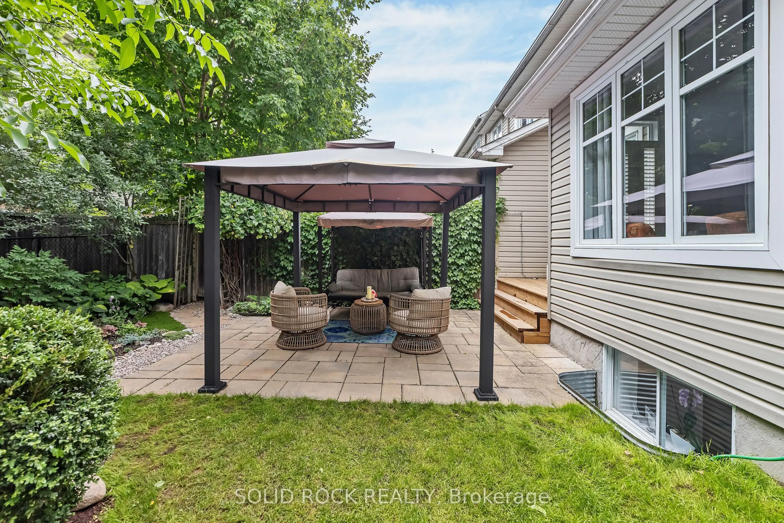 411 Cache Bay Crescent E