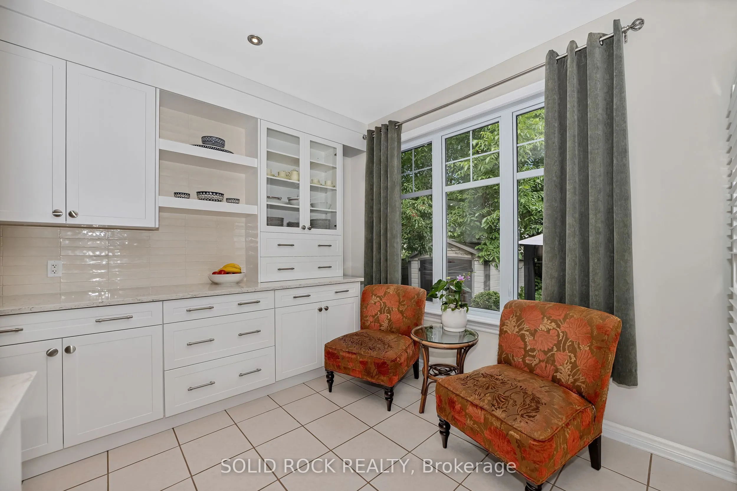 411 Cache Bay Crescent E