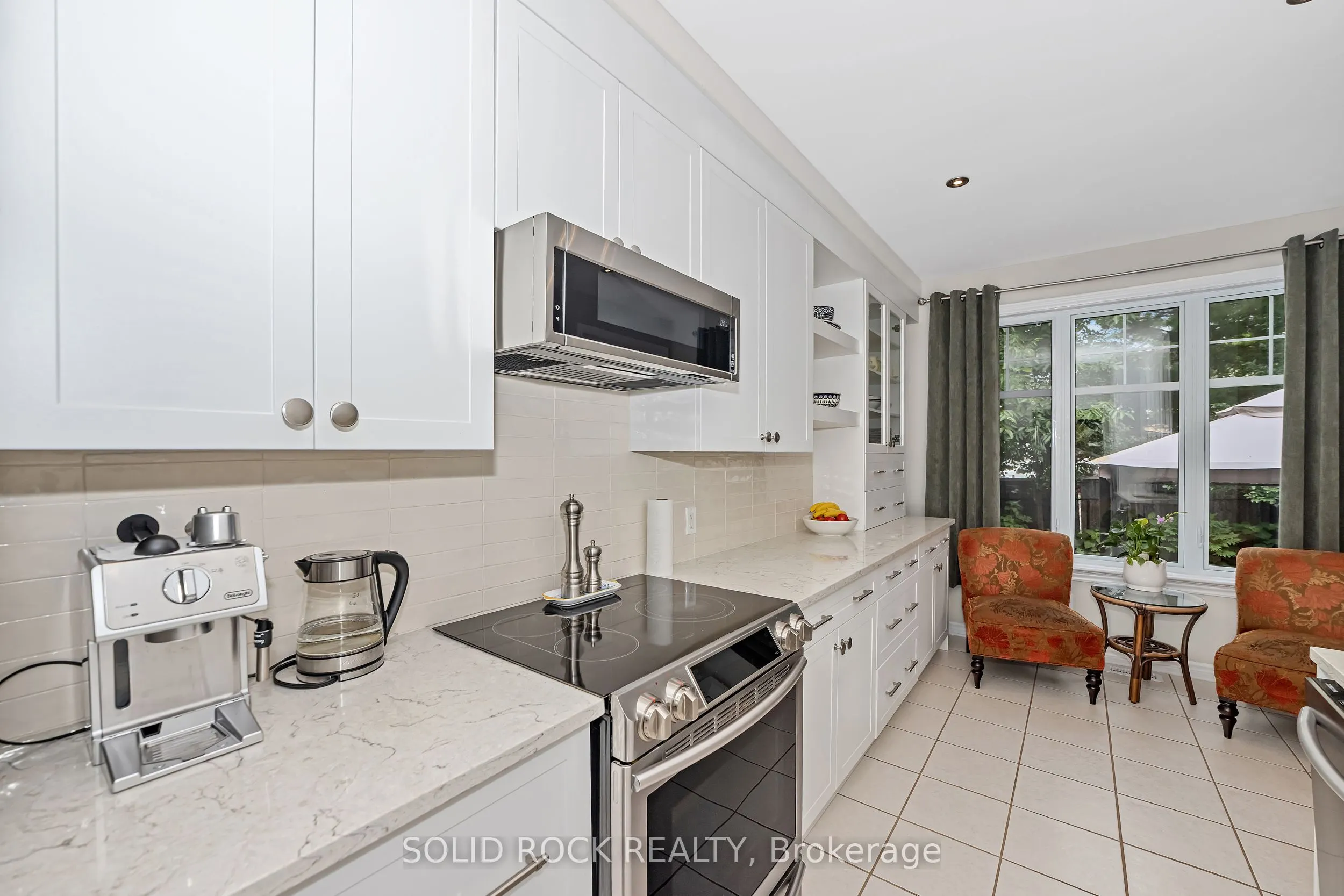 411 Cache Bay Crescent E