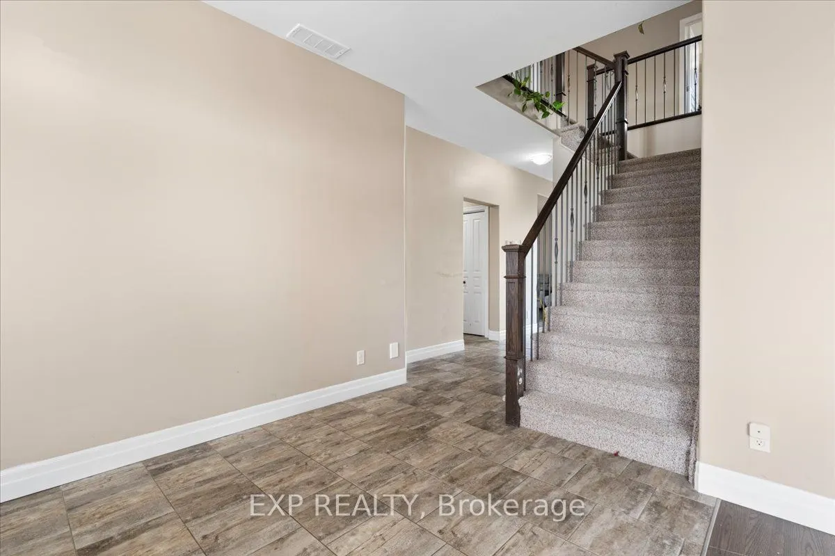 22 Farmington Crescent