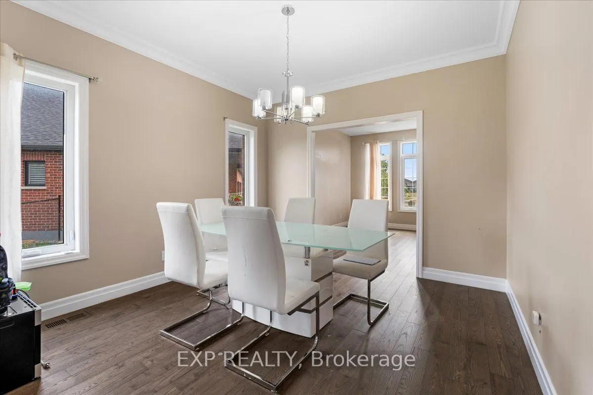 22 Farmington Crescent