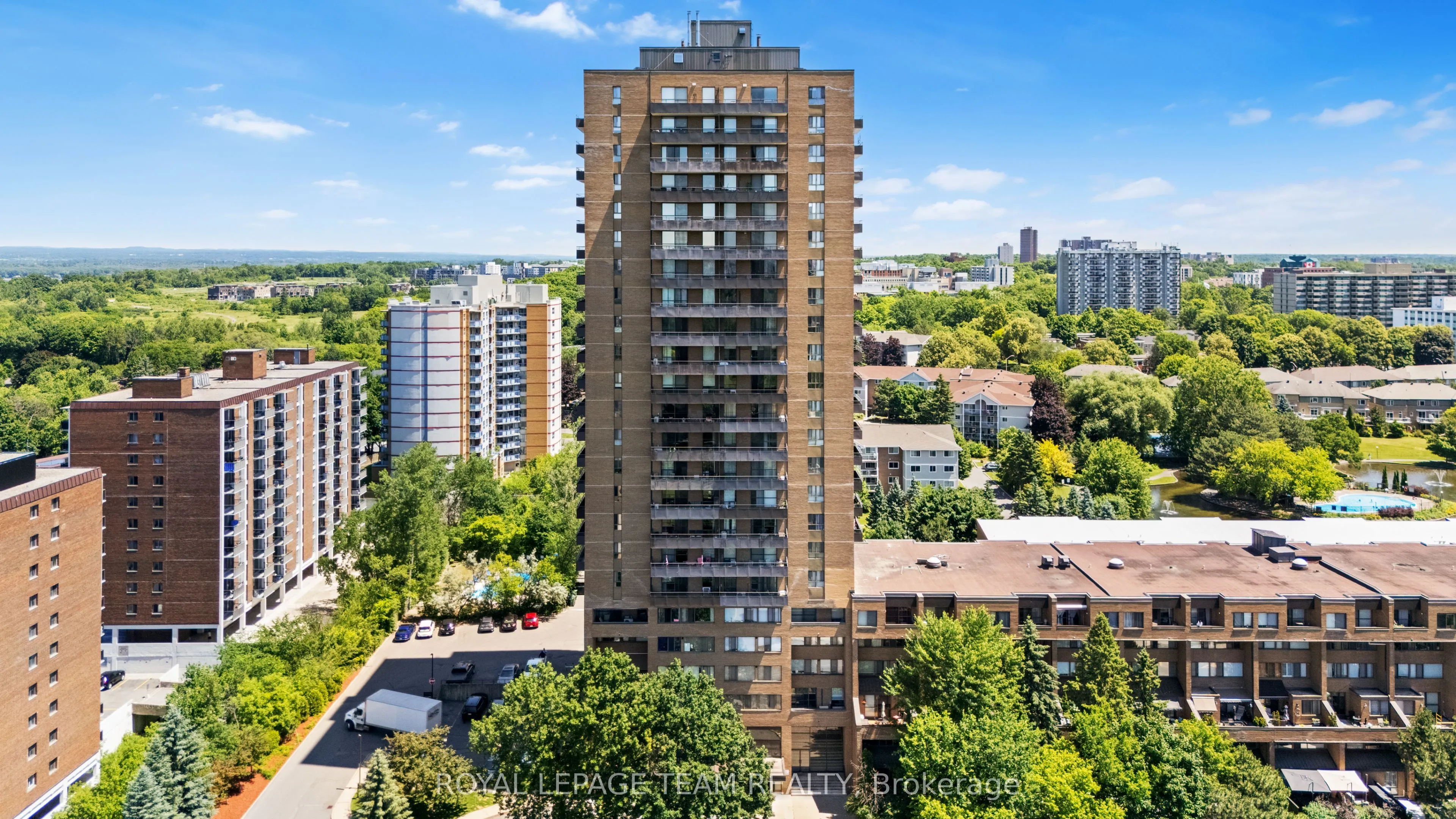 505 St. Laurent Boulevard, #2406