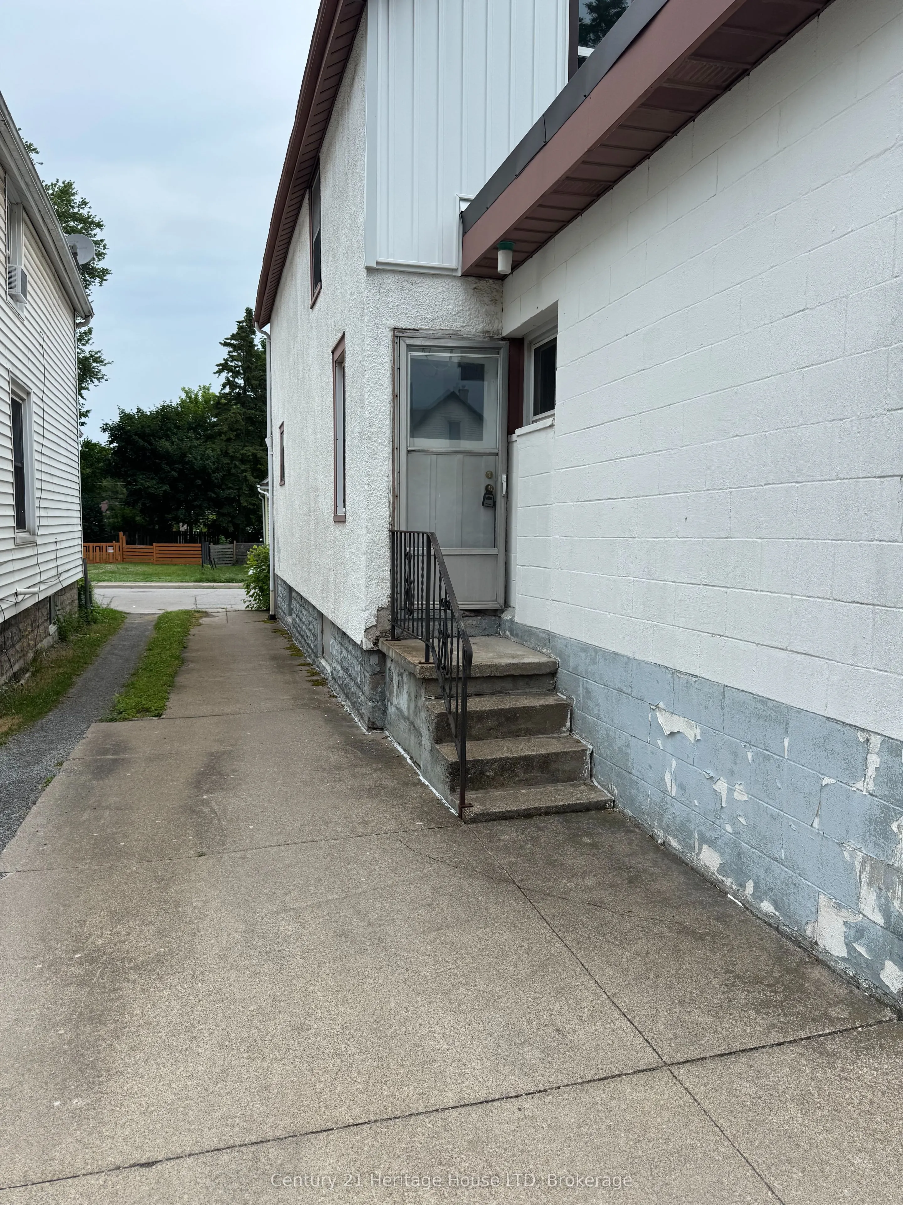 4688 Ryerson Crescent